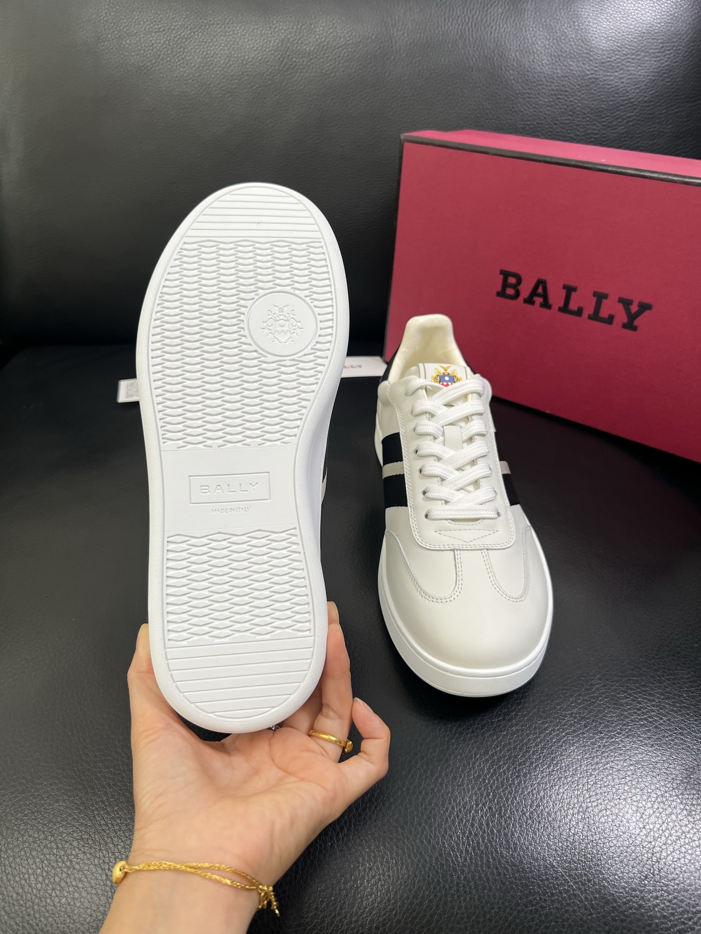  BALLY🔍顶级代购🇮🇹 巴利 经典配色专柜同步，鞋面意大利进口牛皮面料，进口水染牛皮里垫 ，鞋底：原
