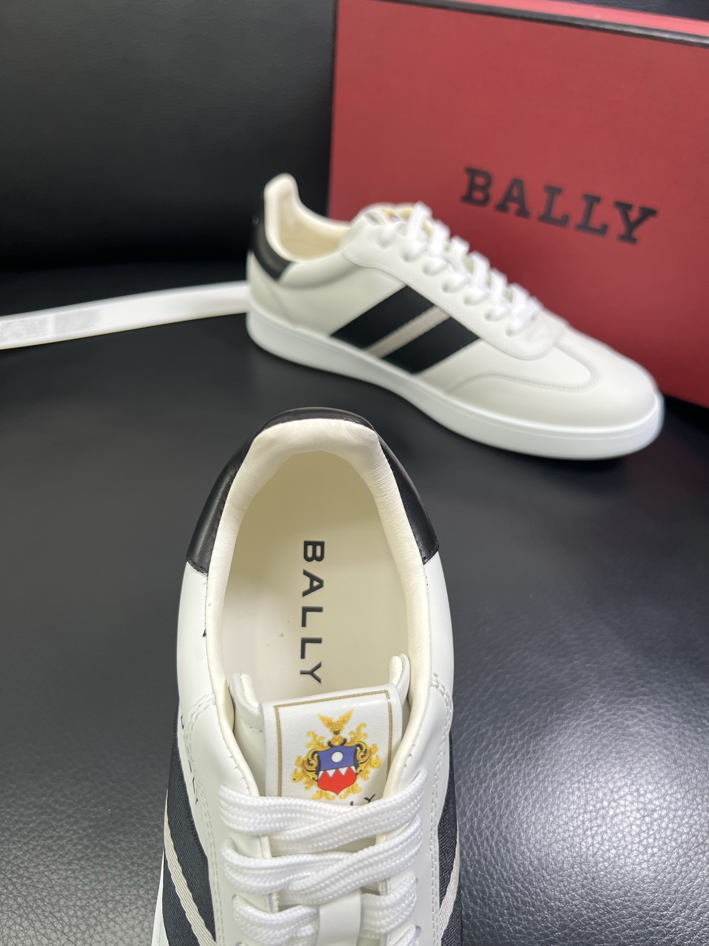  BALLY🔍顶级代购🇮🇹 巴利 经典配色专柜同步，鞋面意大利进口牛皮面料，进口水染牛皮里垫 ，鞋底：原