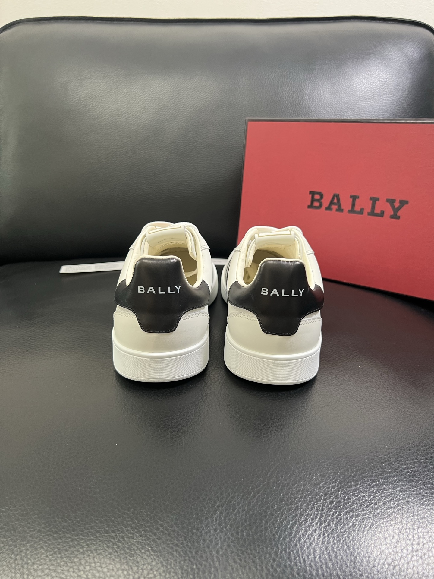  BALLY🔍顶级代购🇮🇹 巴利 经典配色专柜同步，鞋面意大利进口牛皮面料，进口水染牛皮里垫 ，鞋底：原