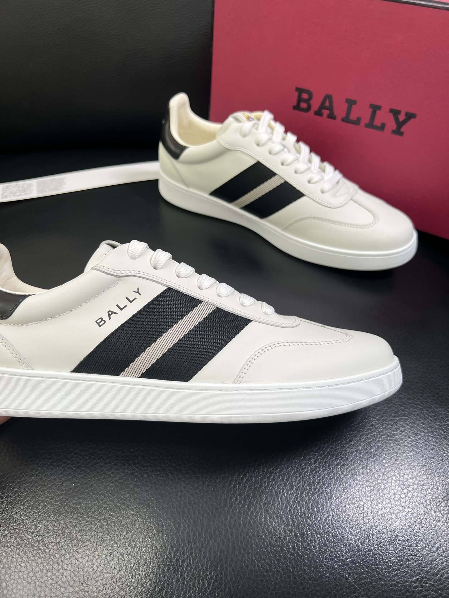  BALLY🔍顶级代购🇮🇹 巴利 经典配色专柜同步，鞋面意大利进口牛皮面料，进口水染牛皮里垫 ，鞋底：原