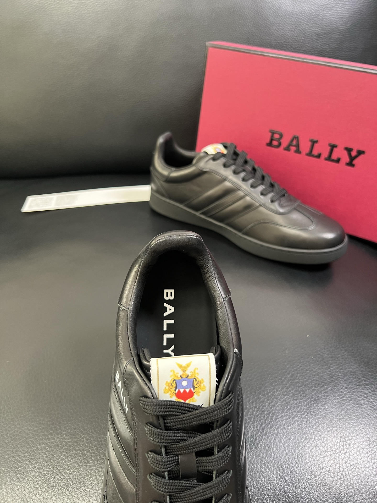  BALLY🔍顶级代购🇮🇹 巴利 经典配色专柜同步，鞋面意大利进口牛皮面料，进口水染牛皮里垫 ，鞋底：原