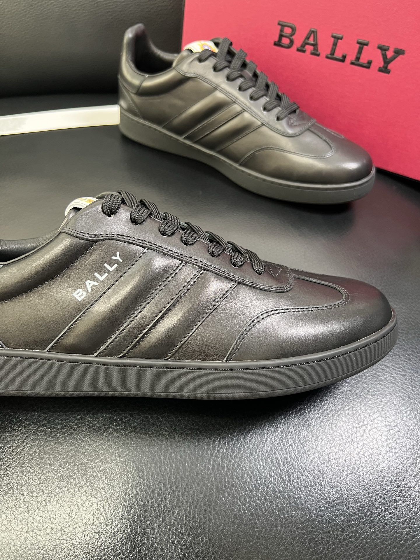  BALLY🔍顶级代购🇮🇹 巴利 经典配色专柜同步，鞋面意大利进口牛皮面料，进口水染牛皮里垫 ，鞋底：原