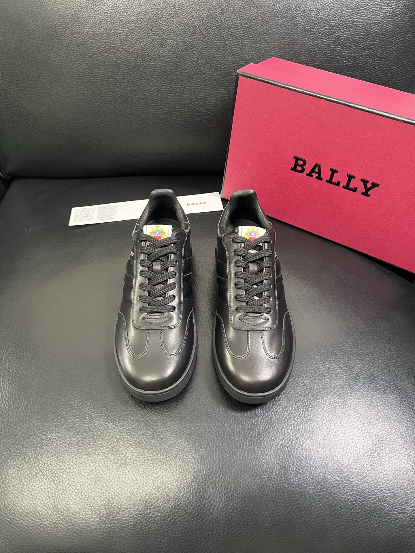  BALLY🔍顶级代购🇮🇹 巴利 经典配色专柜同步，鞋面意大利进口牛皮面料，进口水染牛皮里垫 ，鞋底：原