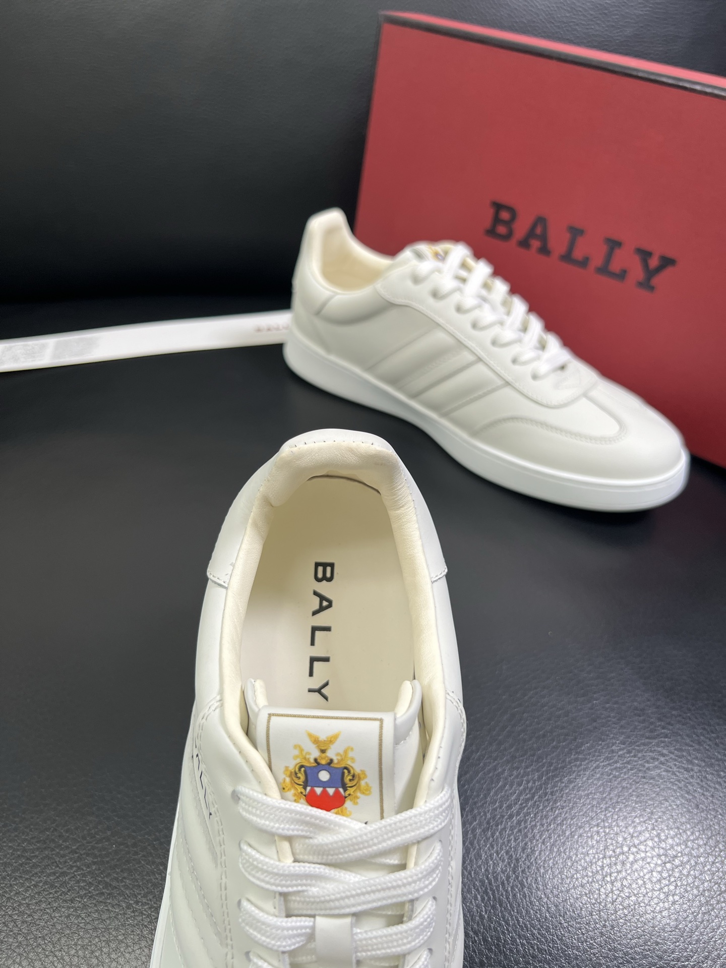  BALLY🔍顶级代购🇮🇹 巴利 经典配色专柜同步，鞋面意大利进口牛皮面料，进口水染牛皮里垫 ，鞋底：原