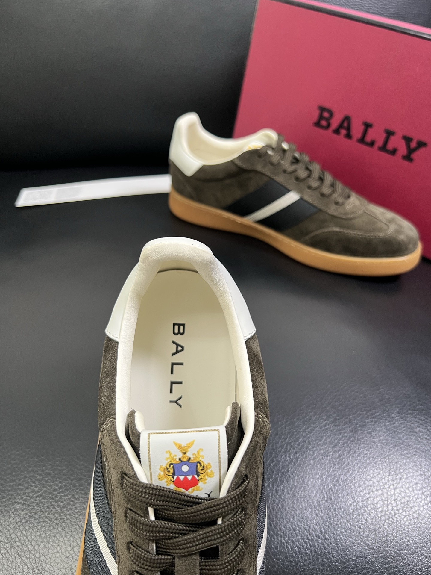  BALLY🔍顶级代购🇮🇹 巴利 经典配色专柜同步，鞋面意大利进口牛皮面料，进口水染牛皮里垫 ，鞋底：原