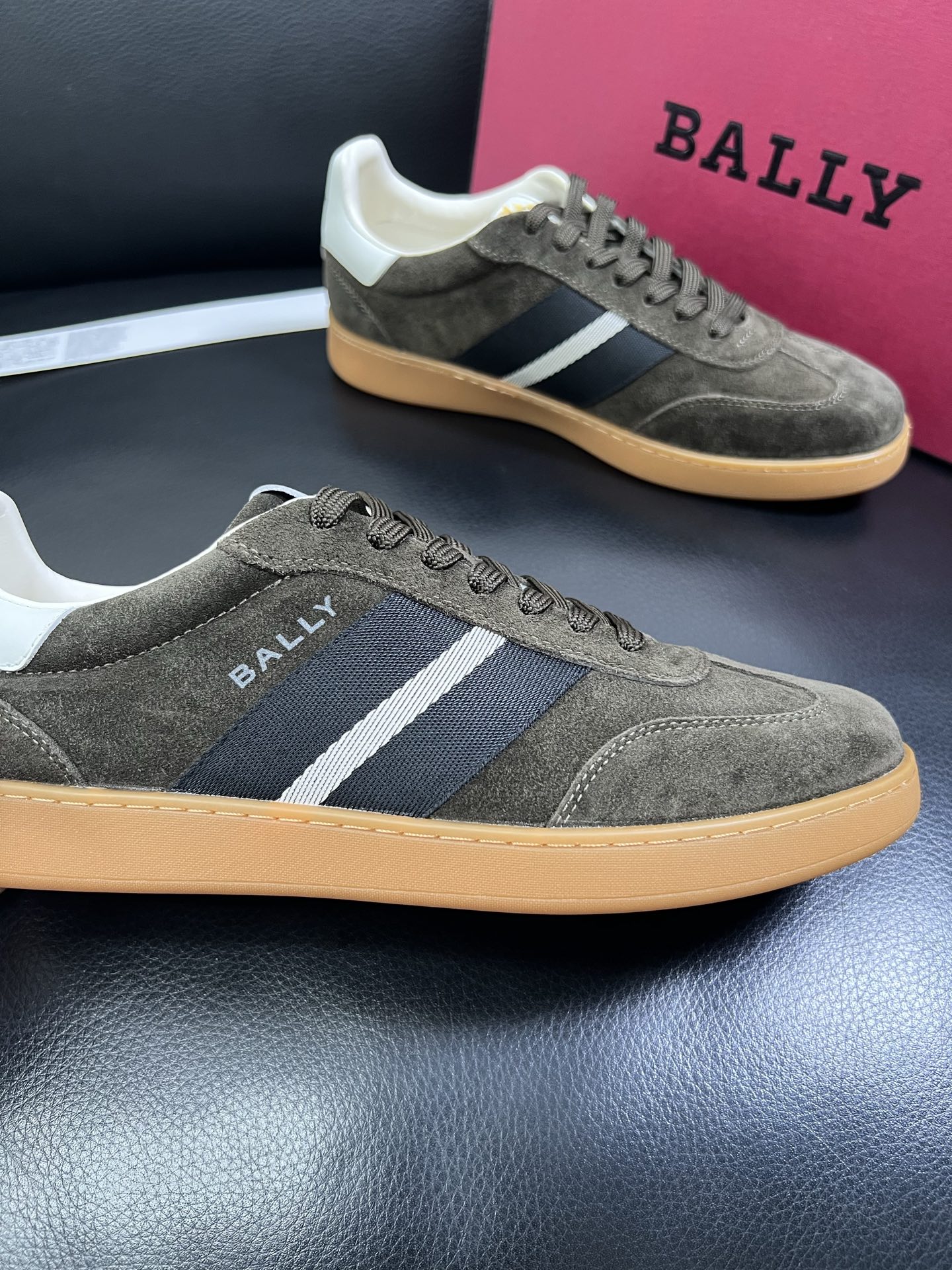  BALLY🔍顶级代购🇮🇹 巴利 经典配色专柜同步，鞋面意大利进口牛皮面料，进口水染牛皮里垫 ，鞋底：原
