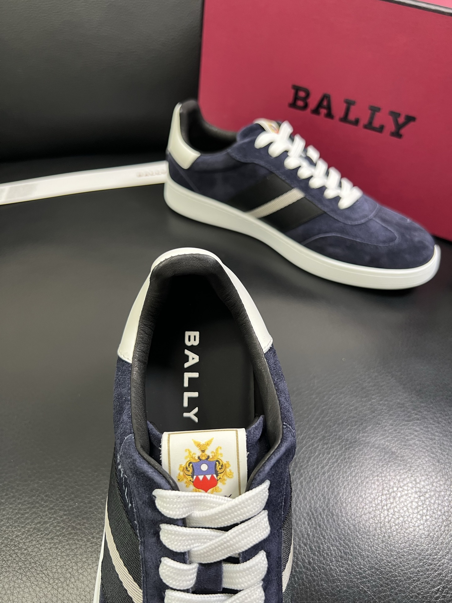  BALLY🔍顶级代购🇮🇹 巴利 经典配色专柜同步，鞋面意大利进口牛皮面料，进口水染牛皮里垫 ，鞋底：原