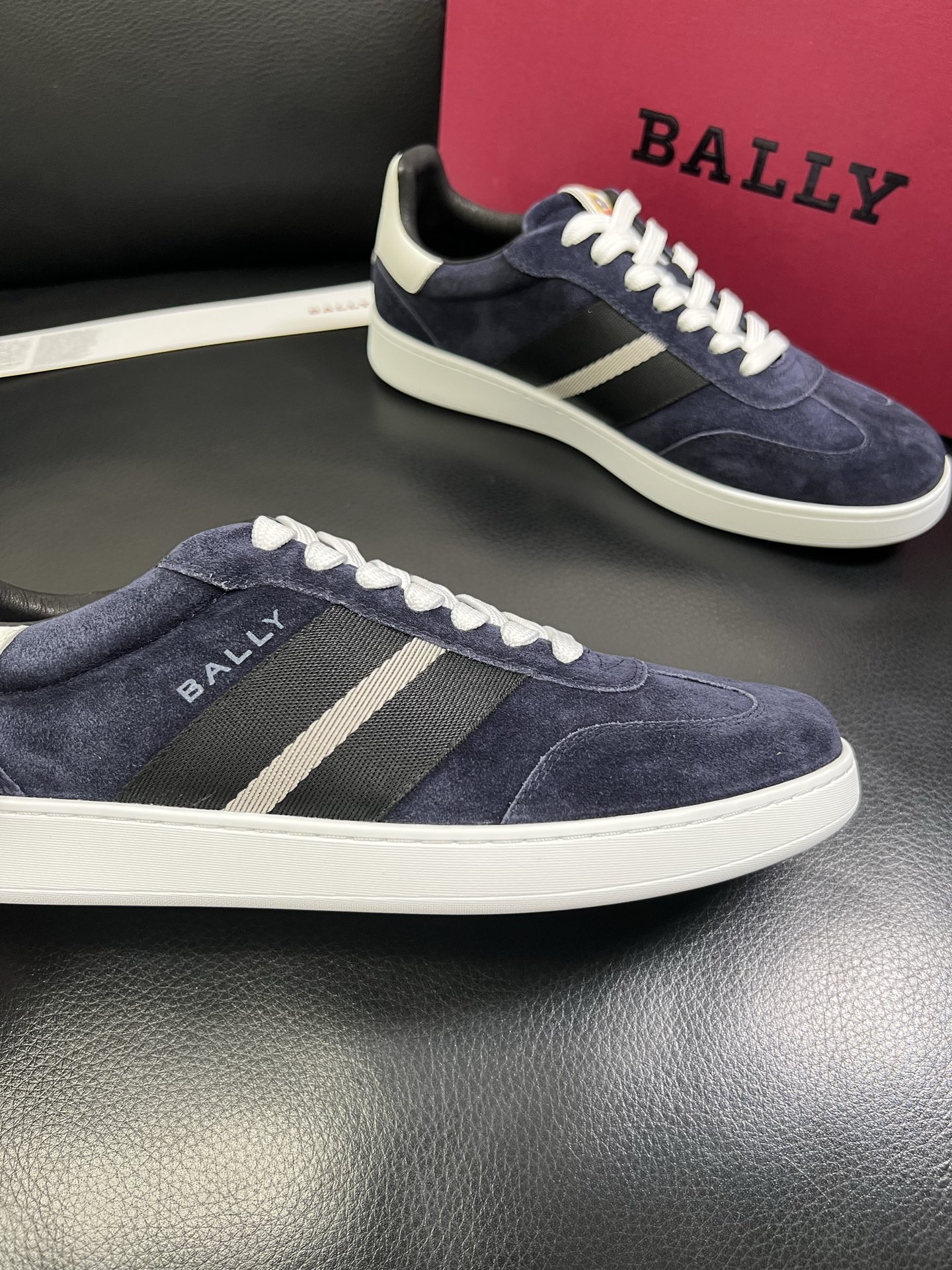  BALLY🔍顶级代购🇮🇹 巴利 经典配色专柜同步，鞋面意大利进口牛皮面料，进口水染牛皮里垫 ，鞋底：原