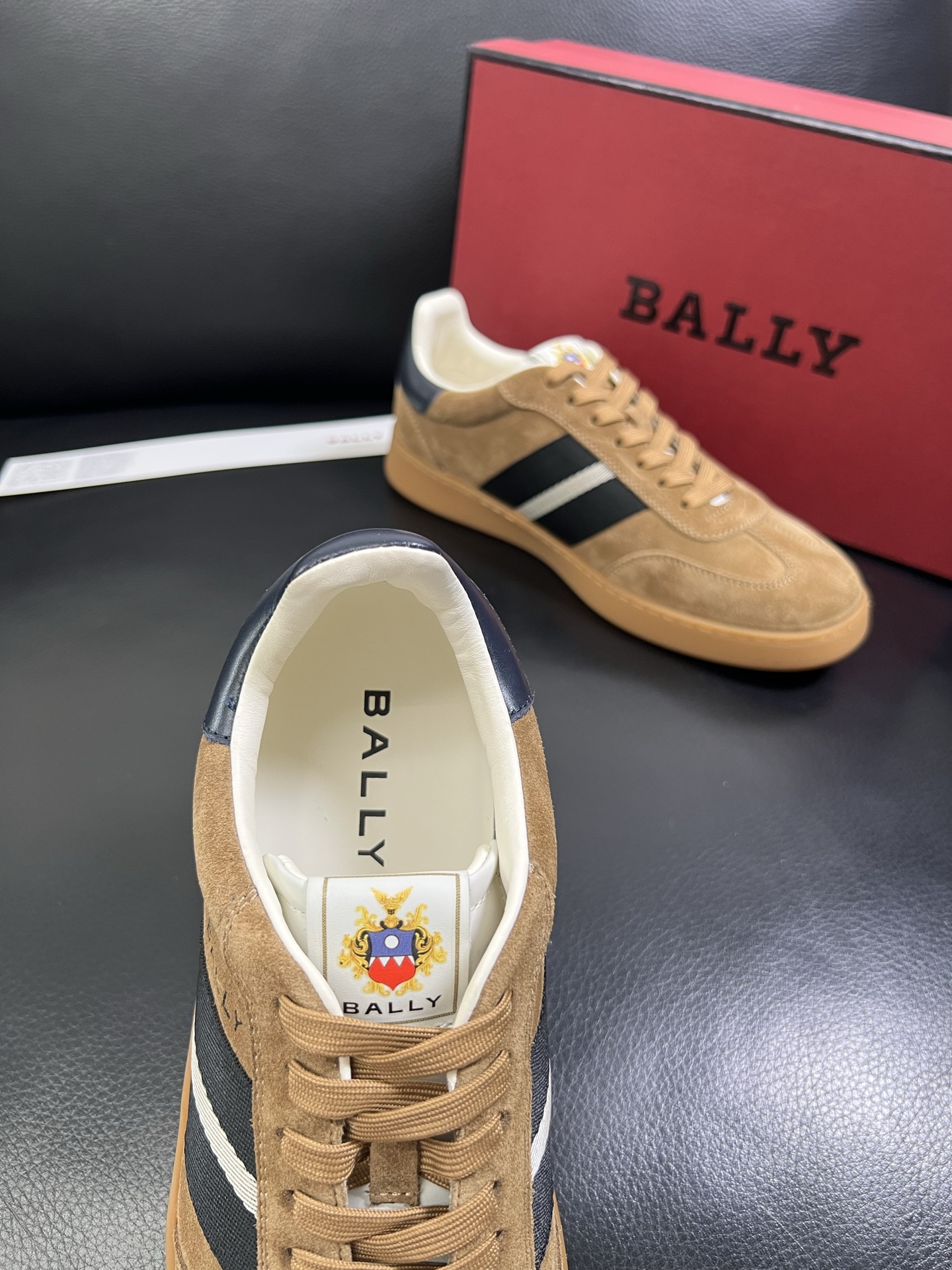  BALLY🔍顶级代购🇮🇹 巴利 经典配色专柜同步，鞋面意大利进口牛皮面料，进口水染牛皮里垫 ，鞋底：原