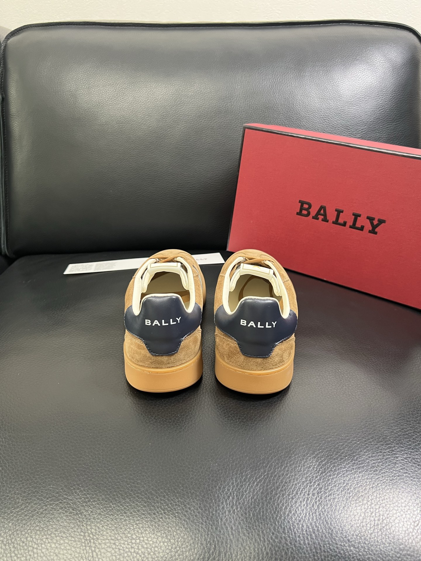  BALLY🔍顶级代购🇮🇹 巴利 经典配色专柜同步，鞋面意大利进口牛皮面料，进口水染牛皮里垫 ，鞋底：原