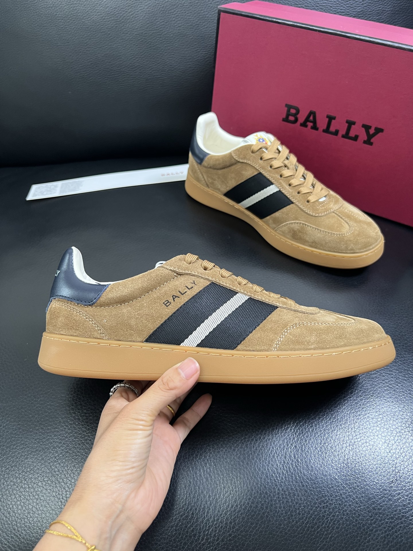  BALLY🔍顶级代购🇮🇹 巴利 经典配色专柜同步，鞋面意大利进口牛皮面料，进口水染牛皮里垫 ，鞋底：原
