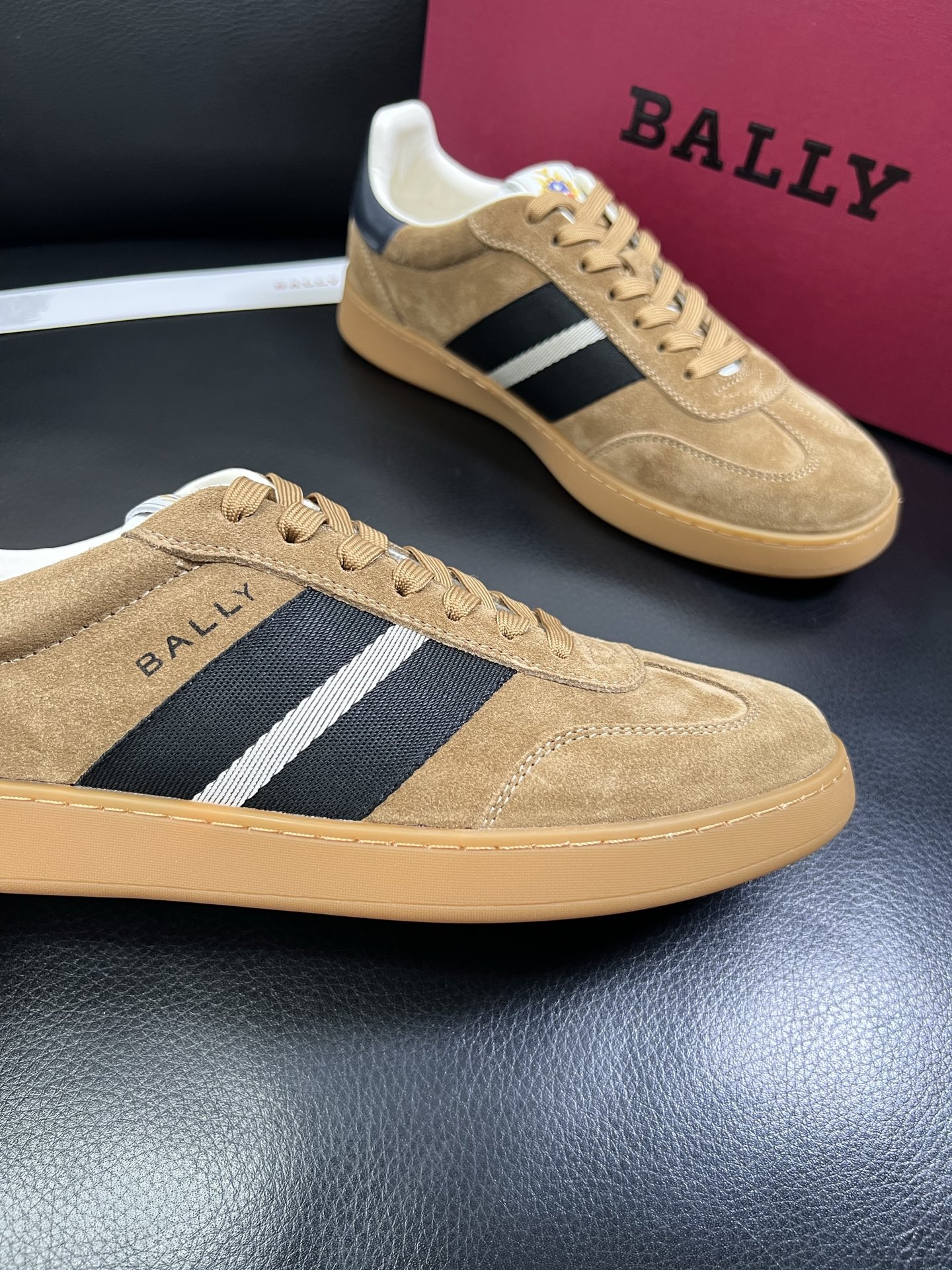  BALLY🔍顶级代购🇮🇹 巴利 经典配色专柜同步，鞋面意大利进口牛皮面料，进口水染牛皮里垫 ，鞋底：原
