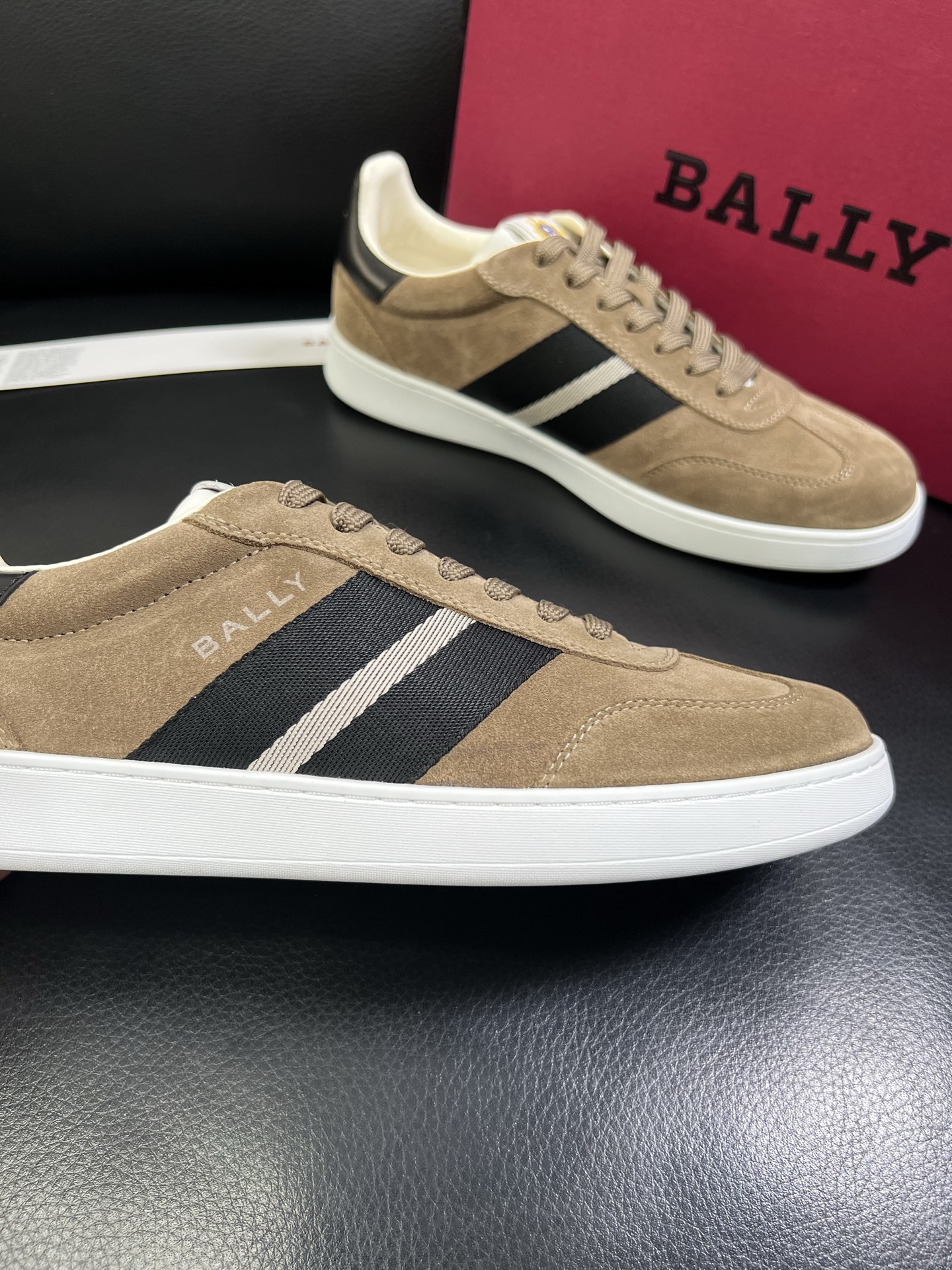  BALLY🔍顶级代购🇮🇹 巴利 经典配色专柜同步，鞋面意大利进口牛皮面料，进口水染牛皮里垫 ，鞋底：原