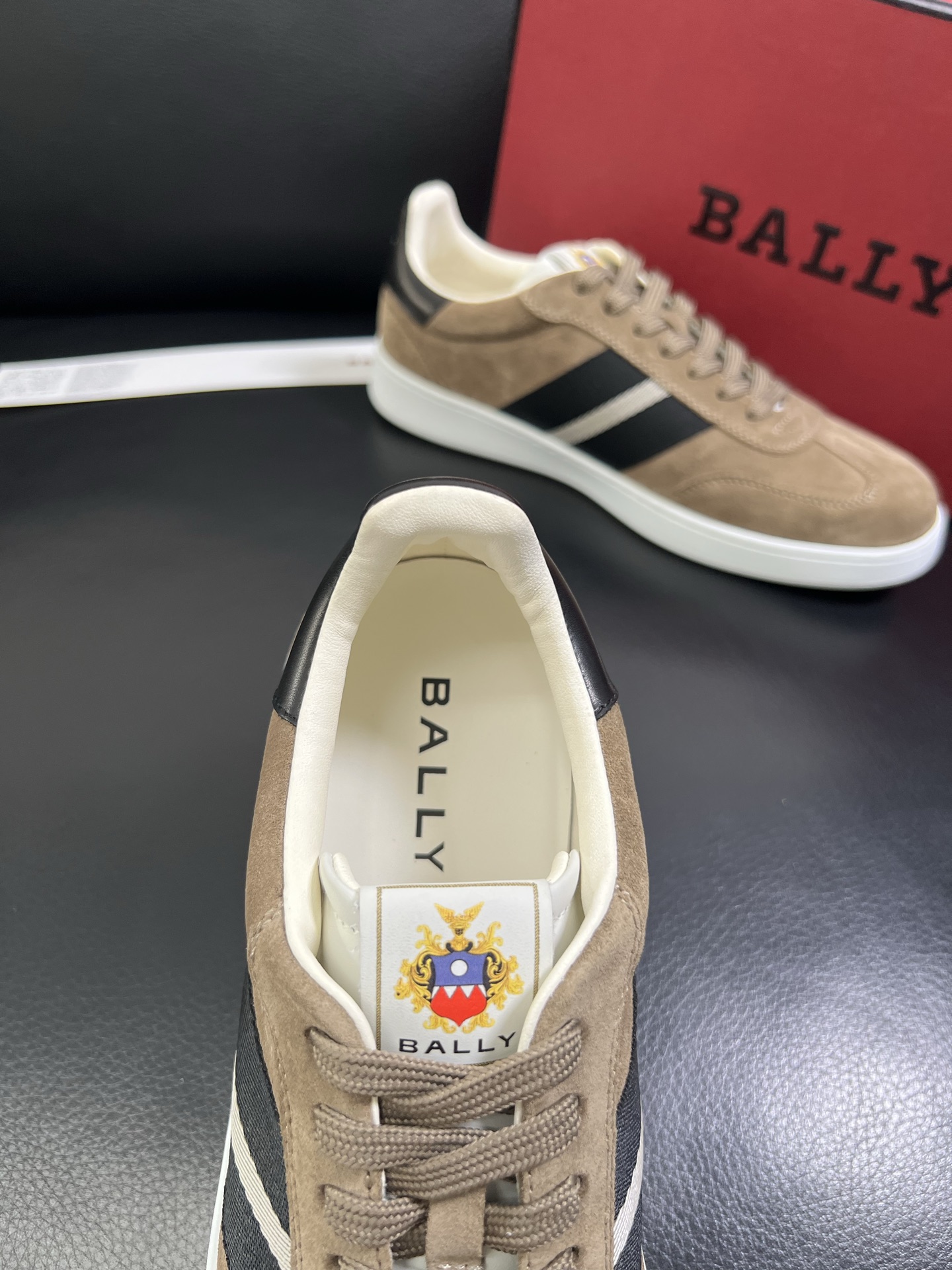  BALLY🔍顶级代购🇮🇹 巴利 经典配色专柜同步，鞋面意大利进口牛皮面料，进口水染牛皮里垫 ，鞋底：原