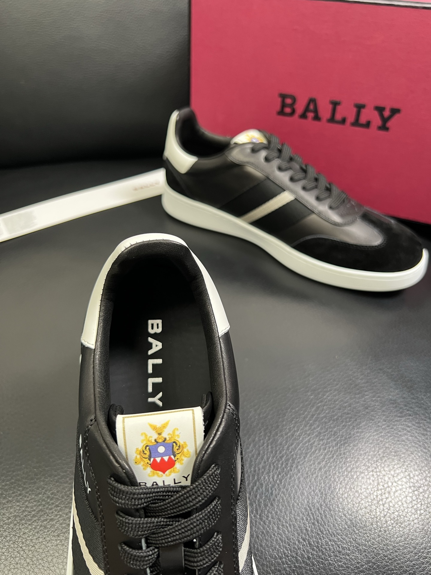  BALLY🔍顶级代购🇮🇹 巴利 经典配色专柜同步，鞋面意大利进口牛皮面料，进口水染牛皮里垫 ，鞋底：原