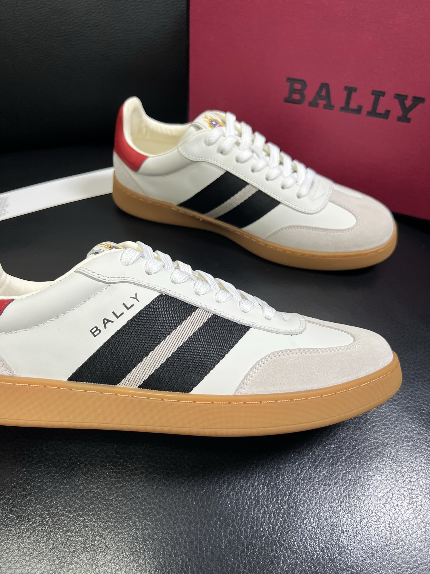  BALLY🔍顶级代购🇮🇹 巴利 经典配色专柜同步，鞋面意大利进口牛皮面料，进口水染牛皮里垫 ，鞋底：原