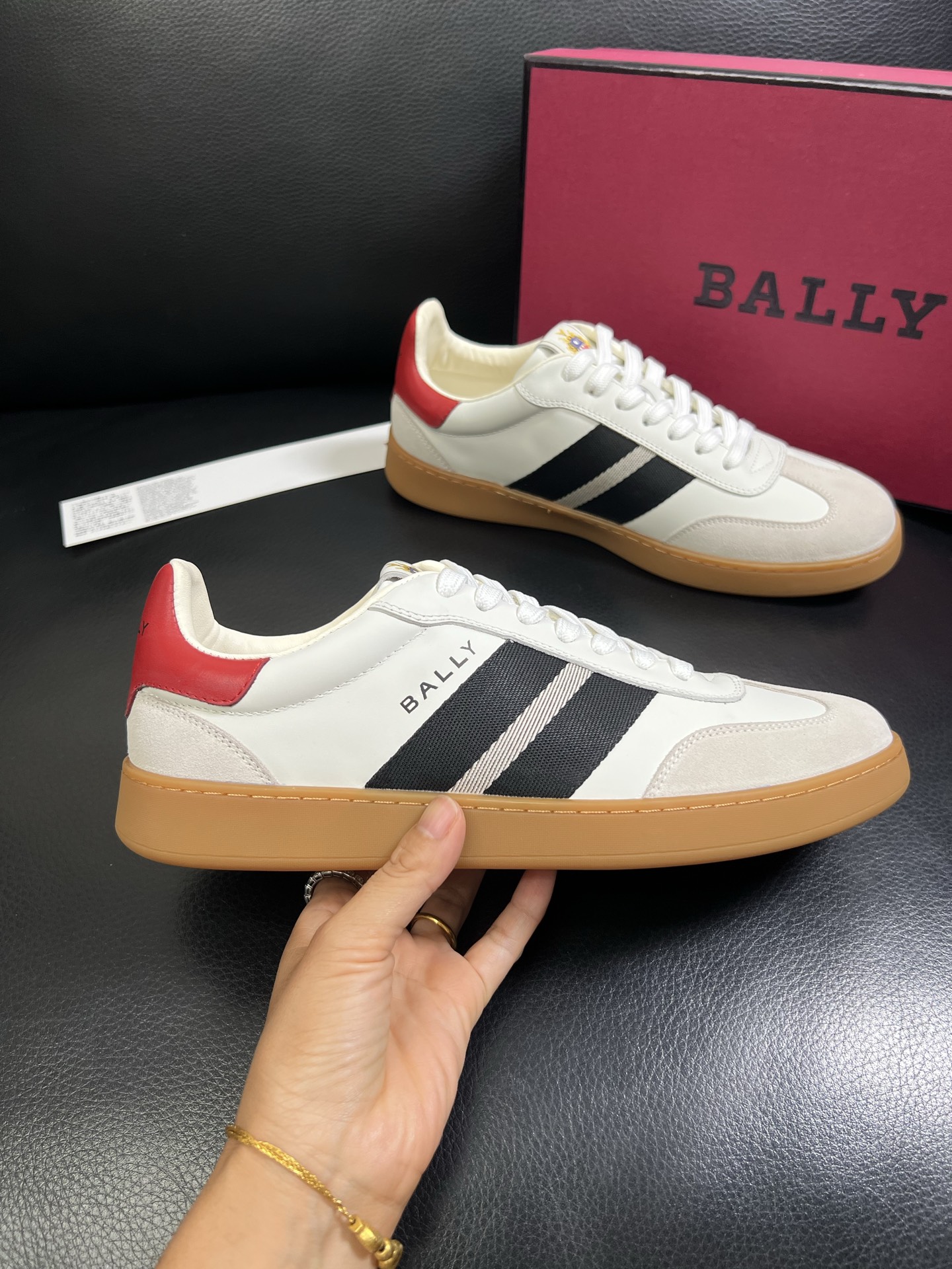  BALLY🔍顶级代购🇮🇹 巴利 经典配色专柜同步，鞋面意大利进口牛皮面料，进口水染牛皮里垫 ，鞋底：原
