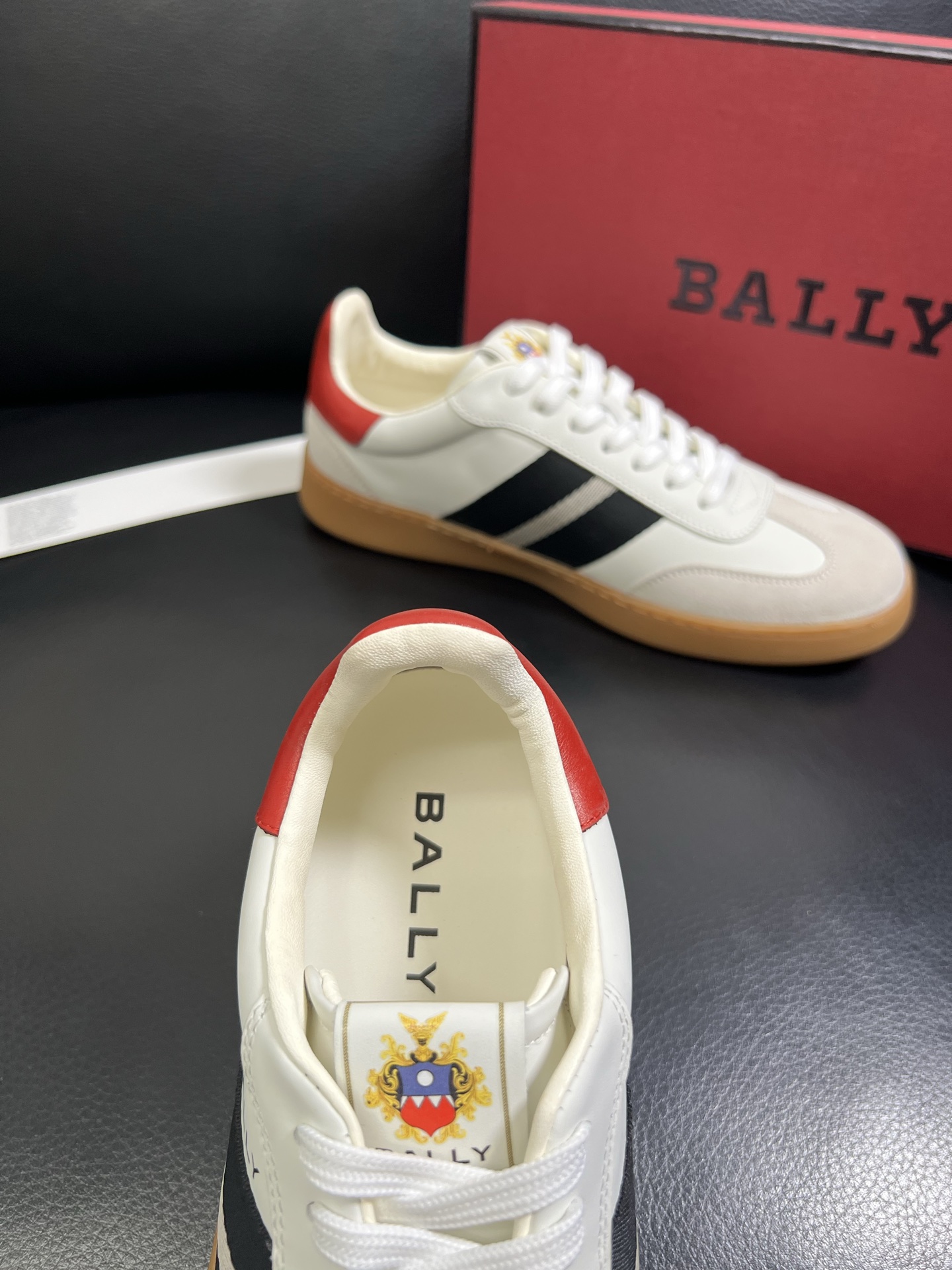  BALLY🔍顶级代购🇮🇹 巴利 经典配色专柜同步，鞋面意大利进口牛皮面料，进口水染牛皮里垫 ，鞋底：原