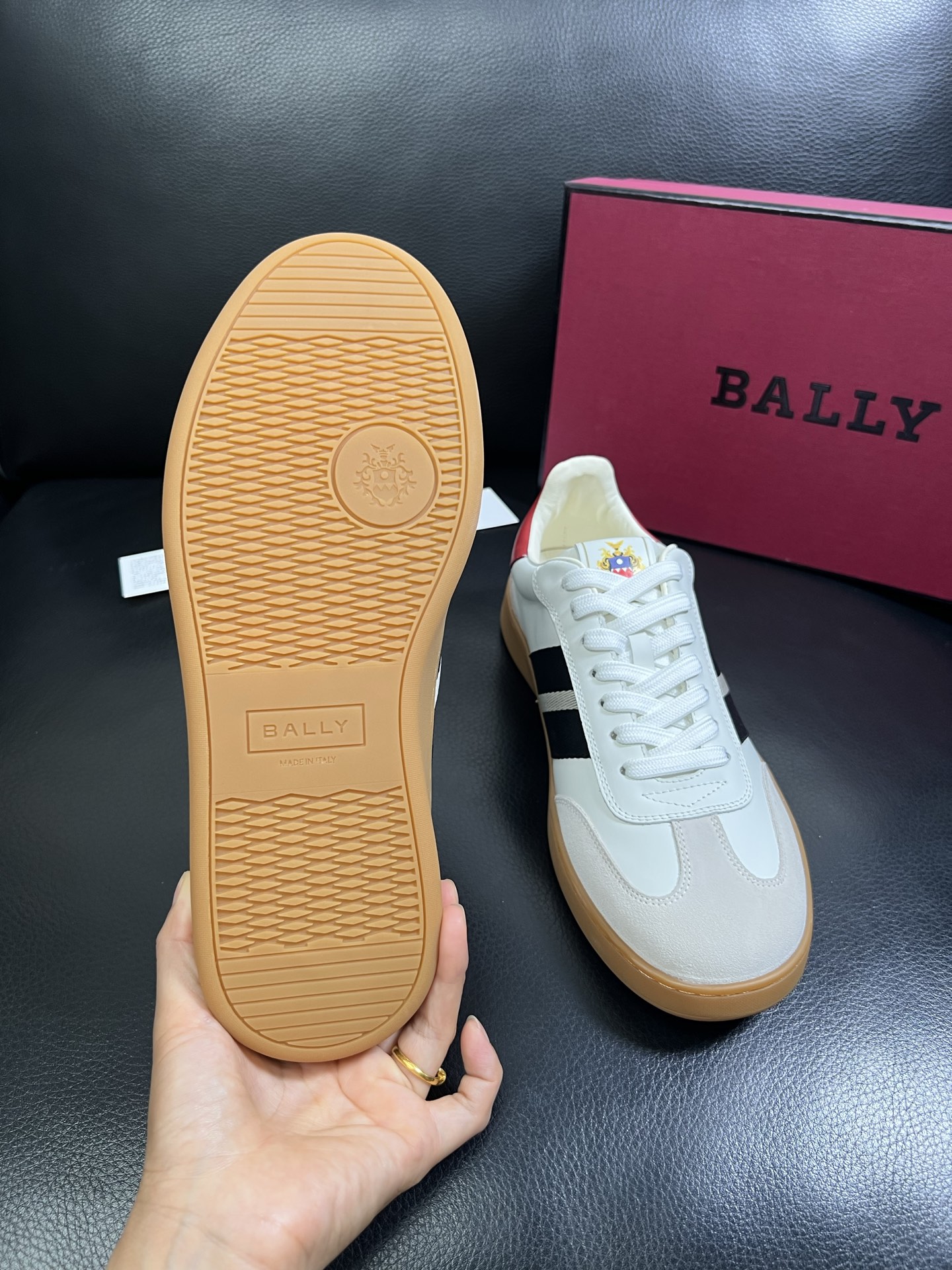  BALLY🔍顶级代购🇮🇹 巴利 经典配色专柜同步，鞋面意大利进口牛皮面料，进口水染牛皮里垫 ，鞋底：原
