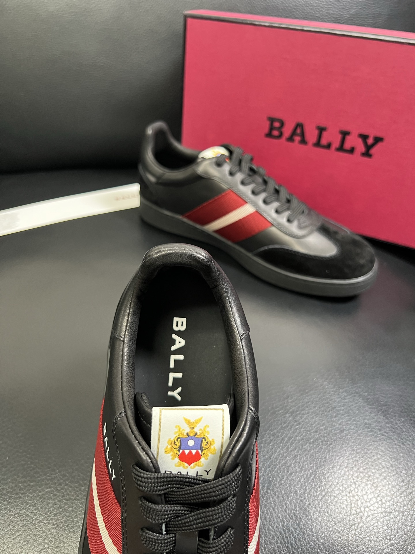  BALLY🔍顶级代购🇮🇹 巴利 经典配色专柜同步，鞋面意大利进口牛皮面料，进口水染牛皮里垫 ，鞋底：原