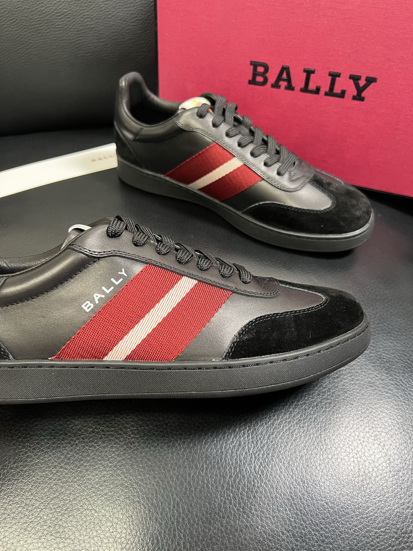  BALLY🔍顶级代购🇮🇹 巴利 经典配色专柜同步，鞋面意大利进口牛皮面料，进口水染牛皮里垫 ，鞋底：原