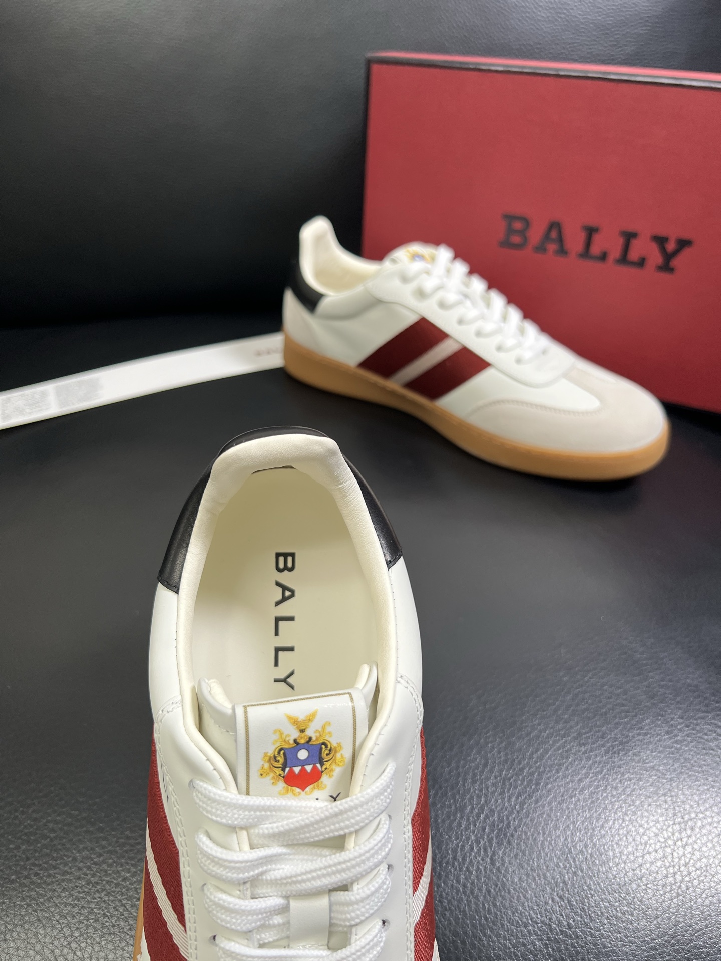  BALLY🔍顶级代购🇮🇹 巴利 经典配色专柜同步，鞋面意大利进口牛皮面料，进口水染牛皮里垫 ，鞋底：原