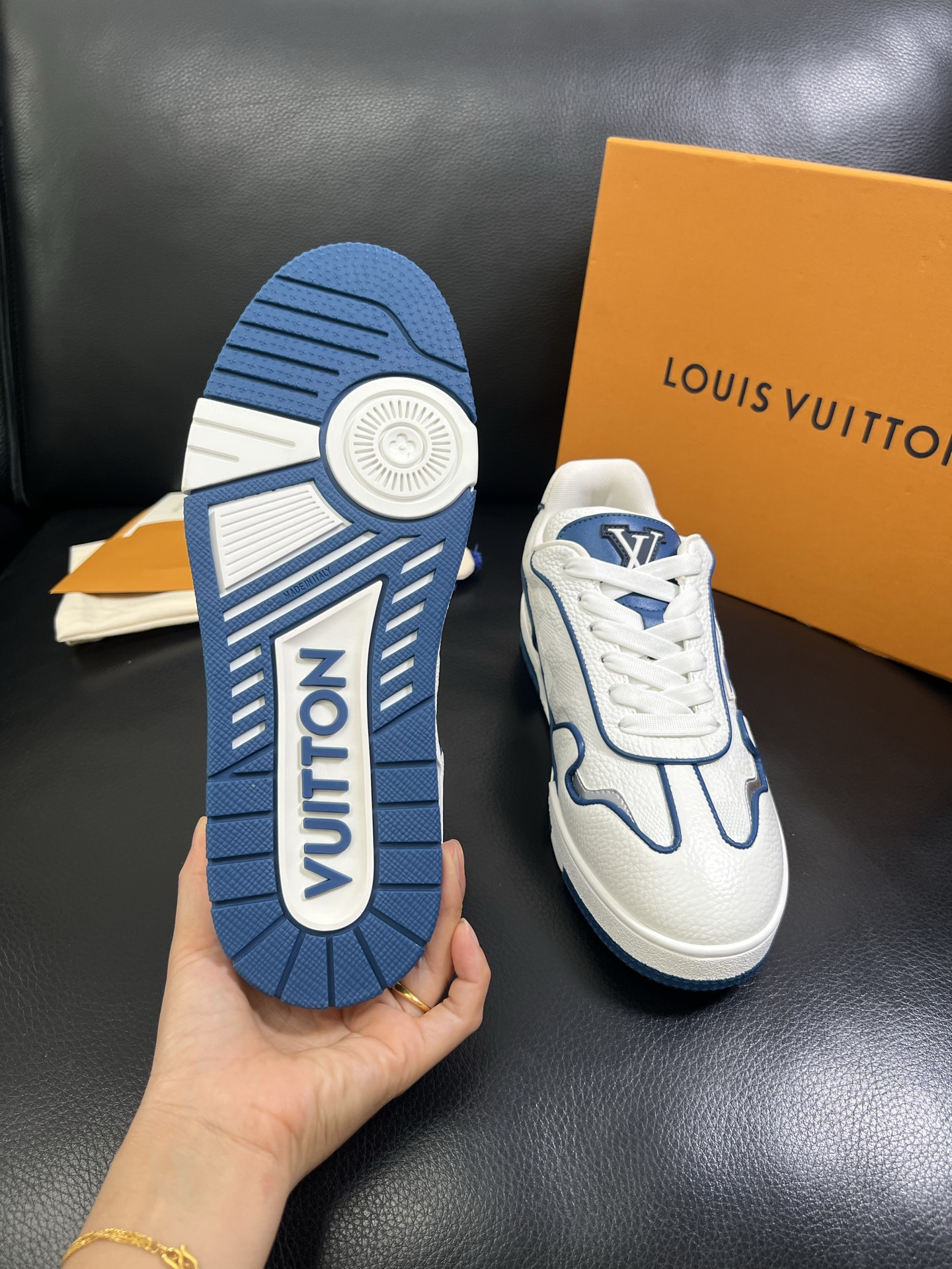   Lv 🔍顶级代购🇮🇹 路易威登，运动板鞋专柜同步，鞋面意大利进口，高品质拼接缤纷色彩复杂工艺品，进口