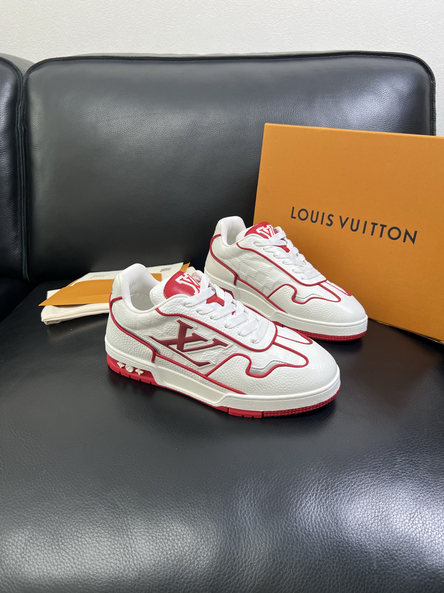  Lv 🔍顶级代购🇮🇹 路易威登，运动板鞋专柜同步，鞋面意大利进口，高品质拼接缤纷色彩复杂工艺品，进口