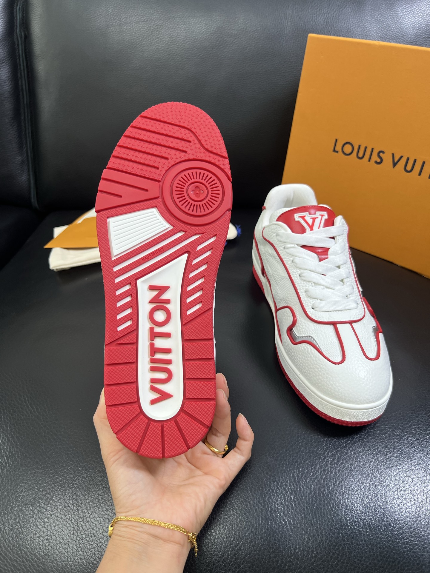   Lv 🔍顶级代购🇮🇹 路易威登，运动板鞋专柜同步，鞋面意大利进口，高品质拼接缤纷色彩复杂工艺品，进口