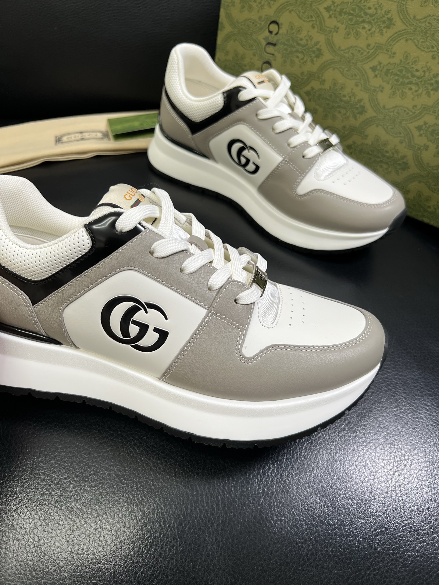 Gucci 🔍顶级代购🇮🇹 古奇专柜新款，原厂配置意大利进口牛皮搭配印花布面料，进口牛皮内里垫，透气舒适