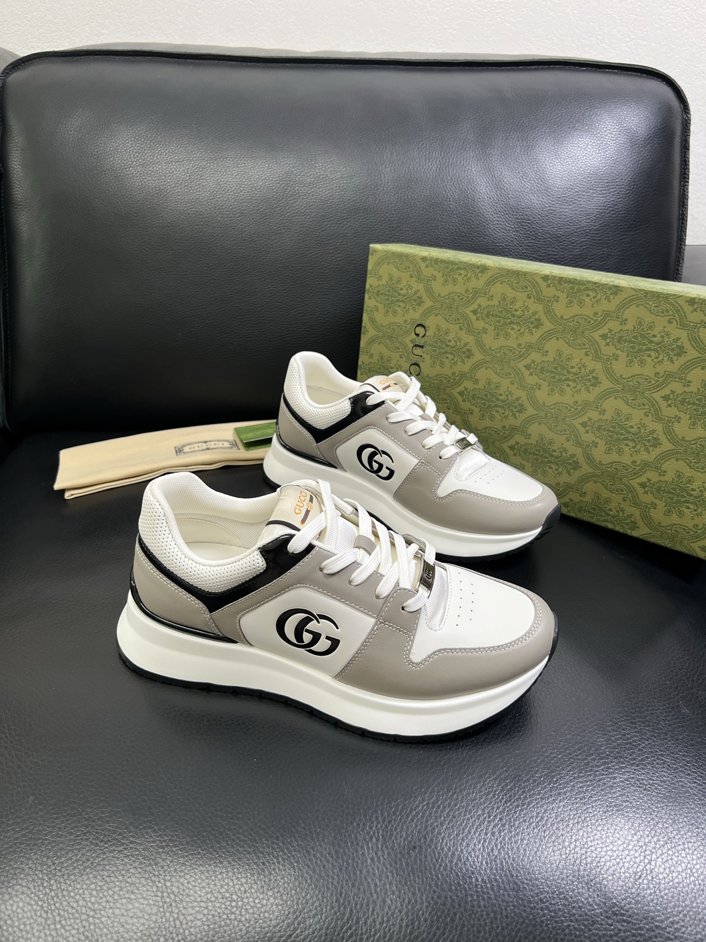 Gucci 🔍顶级代购🇮🇹 古奇专柜新款，原厂配置意大利进口牛皮搭配印花布面料，进口牛皮内里垫，透气舒适