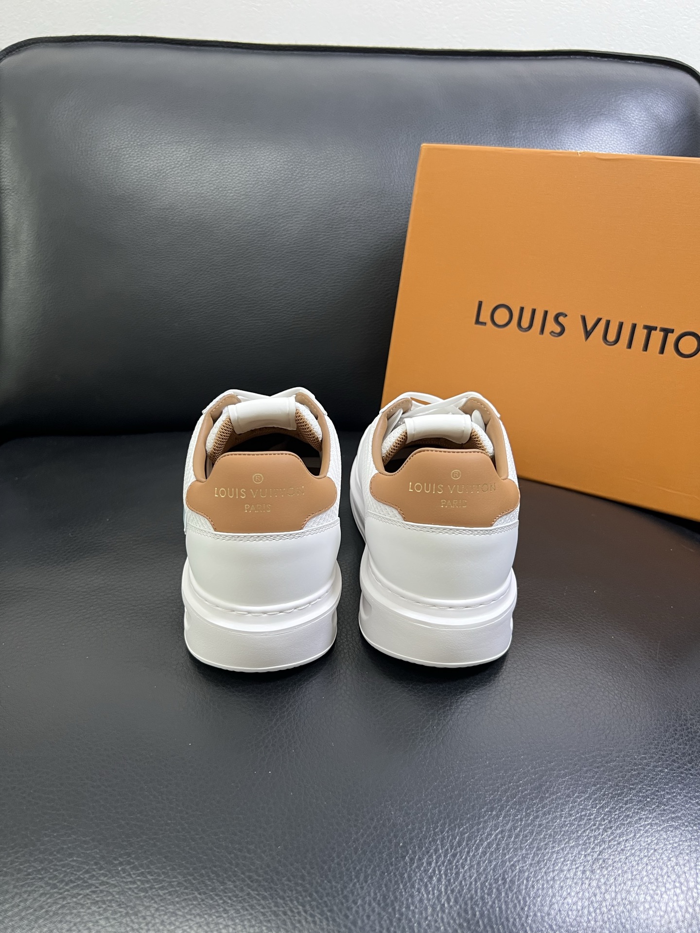 Lv 🔍顶级代购🇮🇹 路易威登，运动板鞋专柜同步，鞋面意大利进口，高品质拼接缤纷色彩复杂工艺品，进口网布