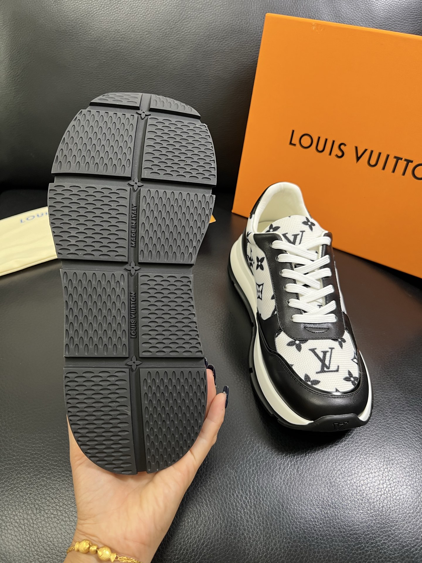 Lv 🔍顶级代购🇮🇹 路易威登，运动板鞋专柜同步，鞋面意大利进口，高品质拼接缤纷色彩复杂工艺品，进口网布