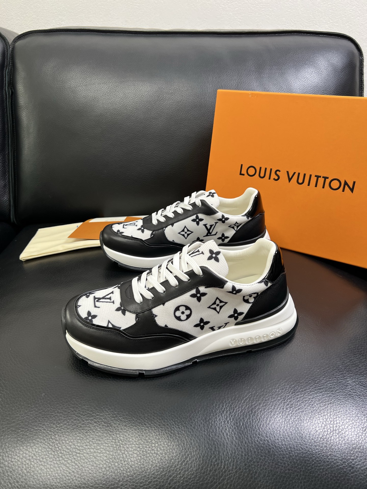 Lv 🔍顶级代购🇮🇹 路易威登，运动板鞋专柜同步，鞋面意大利进口，高品质拼接缤纷色彩复杂工艺品，进口网布