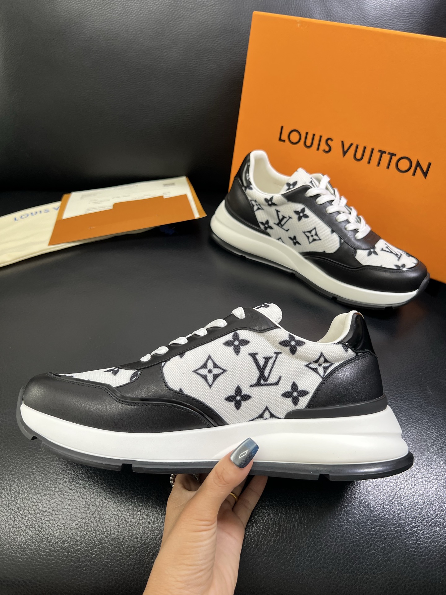 Lv 🔍顶级代购🇮🇹 路易威登，运动板鞋专柜同步，鞋面意大利进口，高品质拼接缤纷色彩复杂工艺品，进口网布