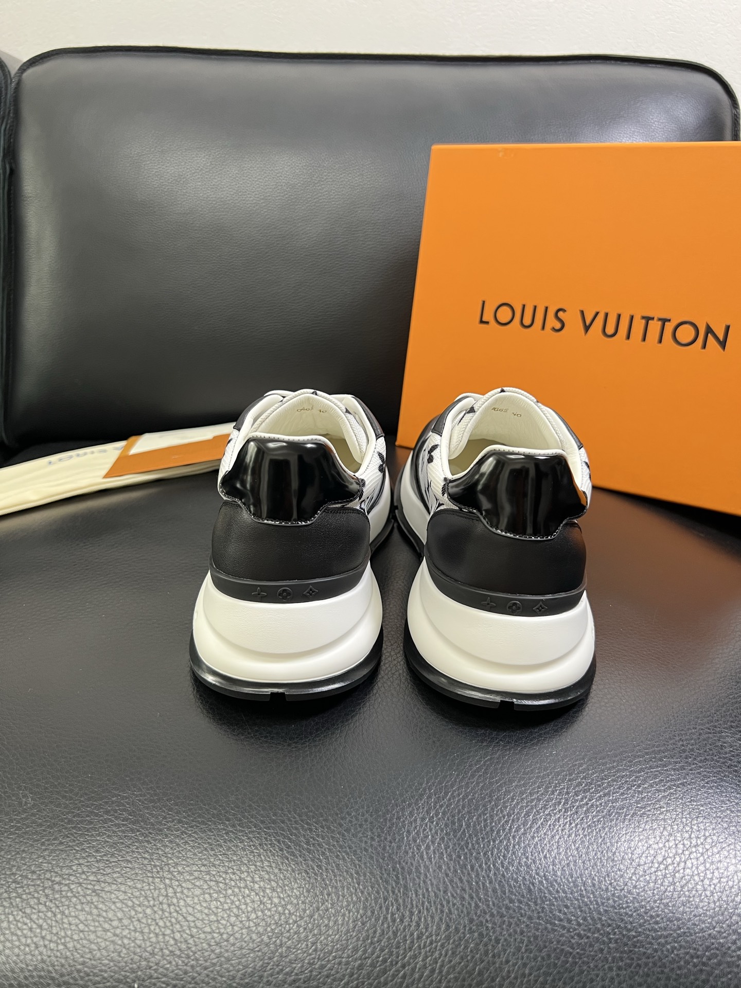 Lv 🔍顶级代购🇮🇹 路易威登，运动板鞋专柜同步，鞋面意大利进口，高品质拼接缤纷色彩复杂工艺品，进口网布
