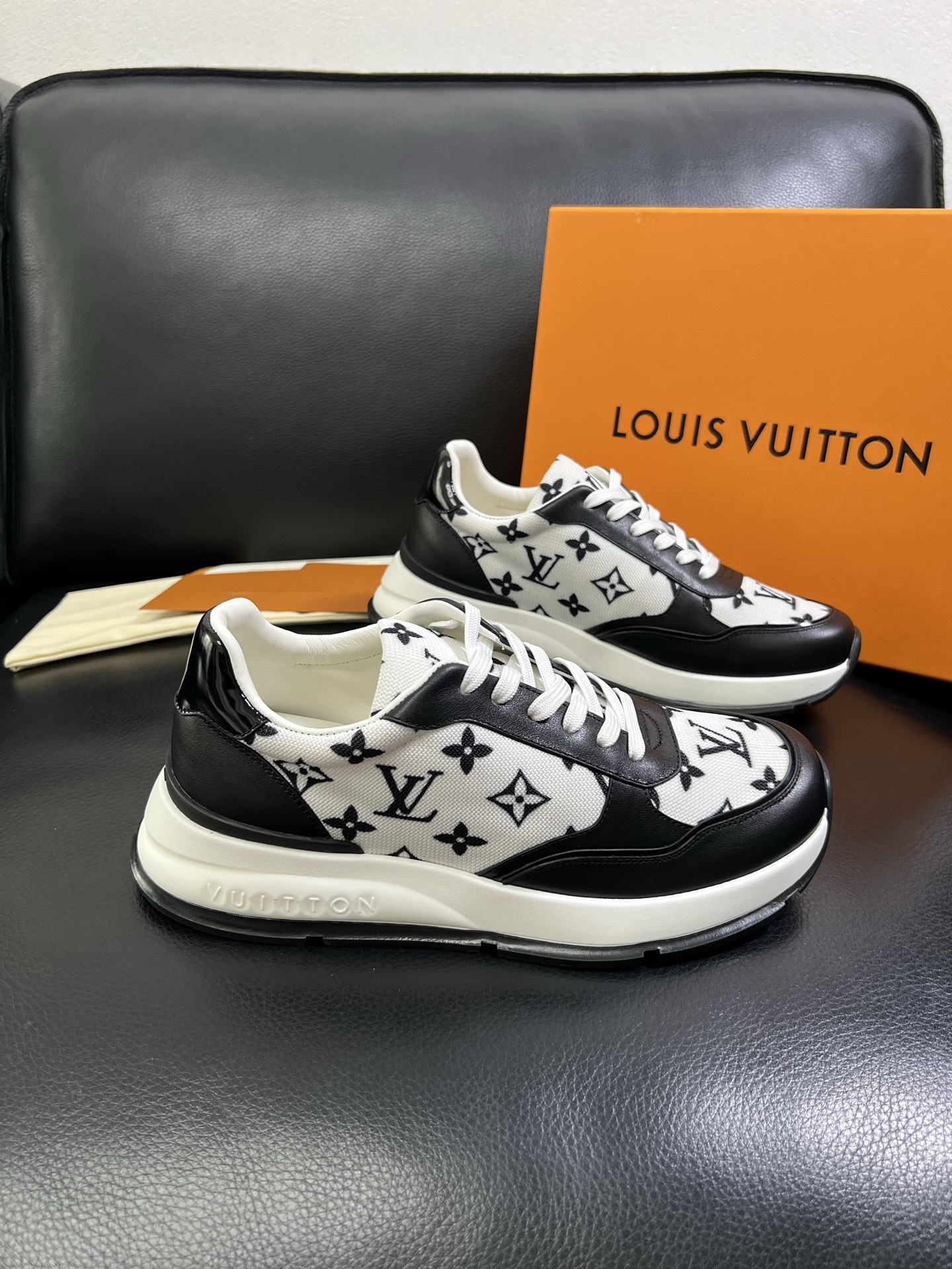 Lv 🔍顶级代购🇮🇹 路易威登，运动板鞋专柜同步，鞋面意大利进口，高品质拼接缤纷色彩复杂工艺品，进口网布