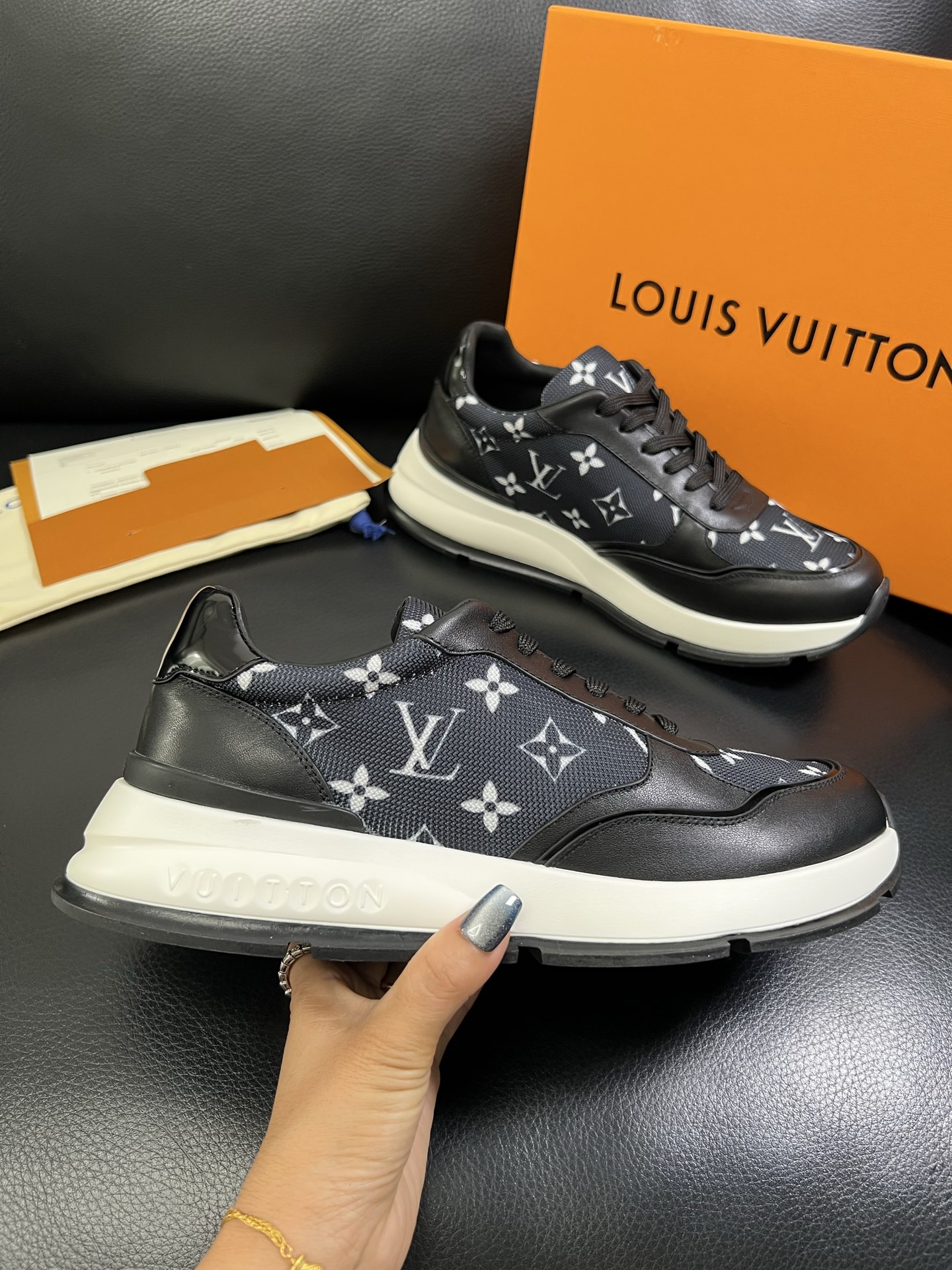 Lv 🔍顶级代购🇮🇹 路易威登，运动板鞋专柜同步，鞋面意大利进口，高品质拼接缤纷色彩复杂工艺品，进口网布