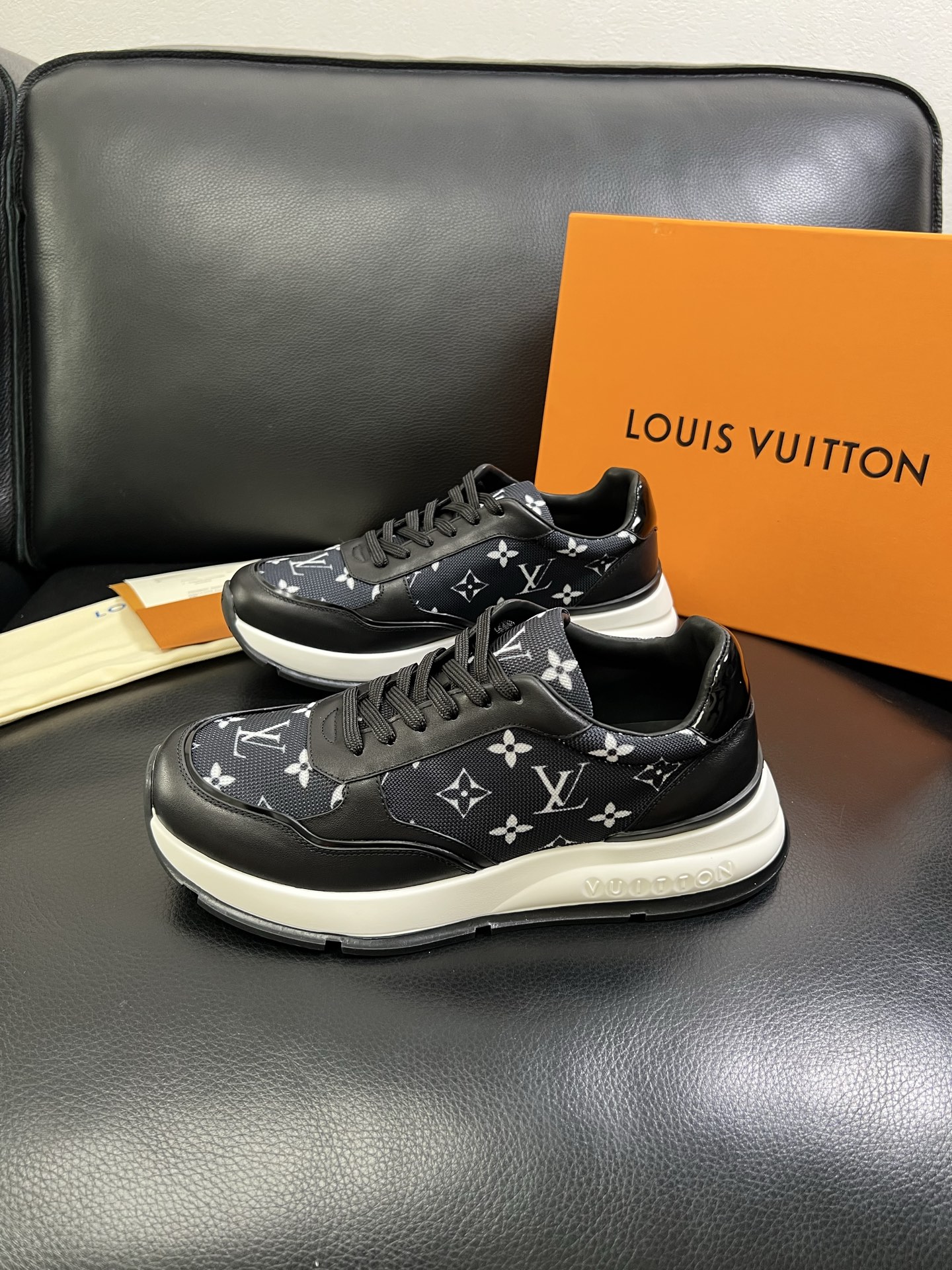 Lv 🔍顶级代购🇮🇹 路易威登，运动板鞋专柜同步，鞋面意大利进口，高品质拼接缤纷色彩复杂工艺品，进口网布