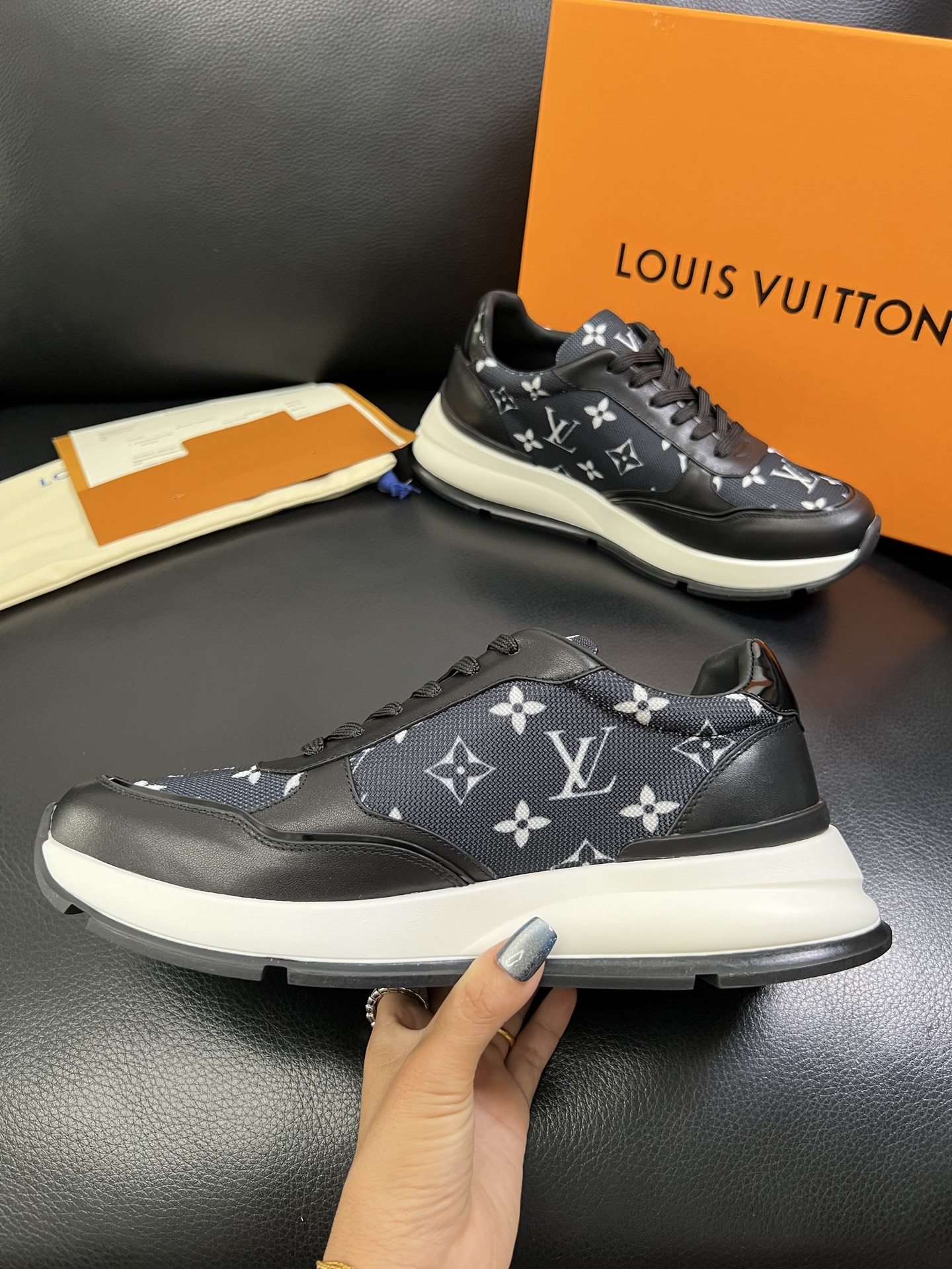 Lv 🔍顶级代购🇮🇹 路易威登，运动板鞋专柜同步，鞋面意大利进口，高品质拼接缤纷色彩复杂工艺品，进口网布