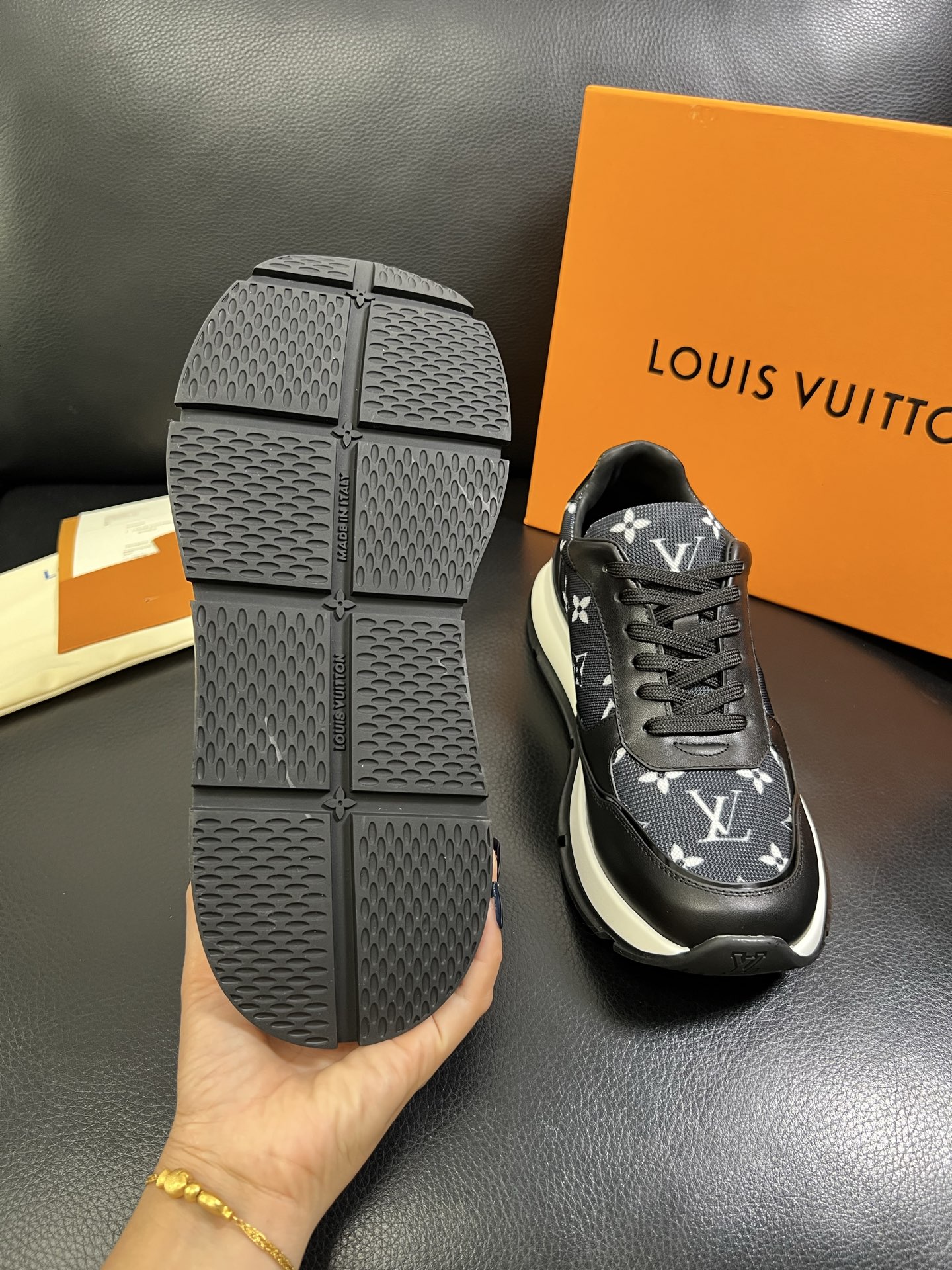 Lv 🔍顶级代购🇮🇹 路易威登，运动板鞋专柜同步，鞋面意大利进口，高品质拼接缤纷色彩复杂工艺品，进口网布