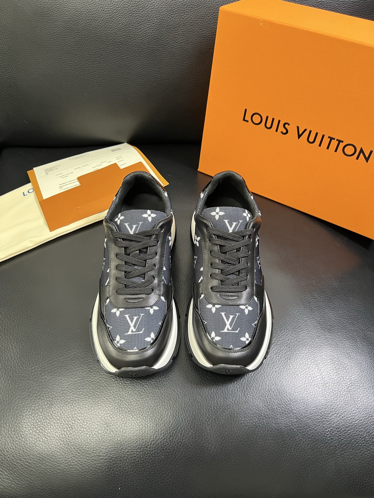 Lv 🔍顶级代购🇮🇹 路易威登，运动板鞋专柜同步，鞋面意大利进口，高品质拼接缤纷色彩复杂工艺品，进口网布
