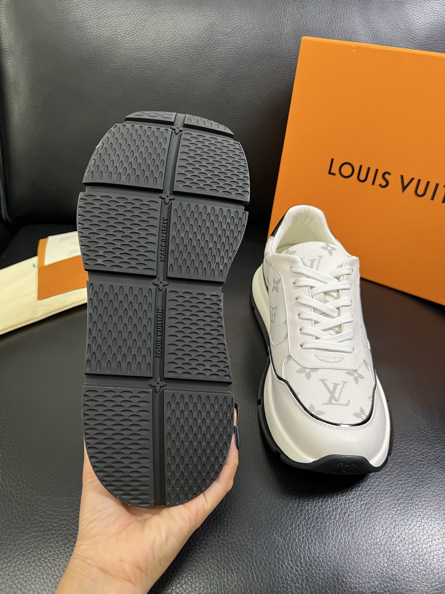 Lv 🔍顶级代购🇮🇹 路易威登，运动板鞋专柜同步，鞋面意大利进口，高品质拼接缤纷色彩复杂工艺品，进口网布