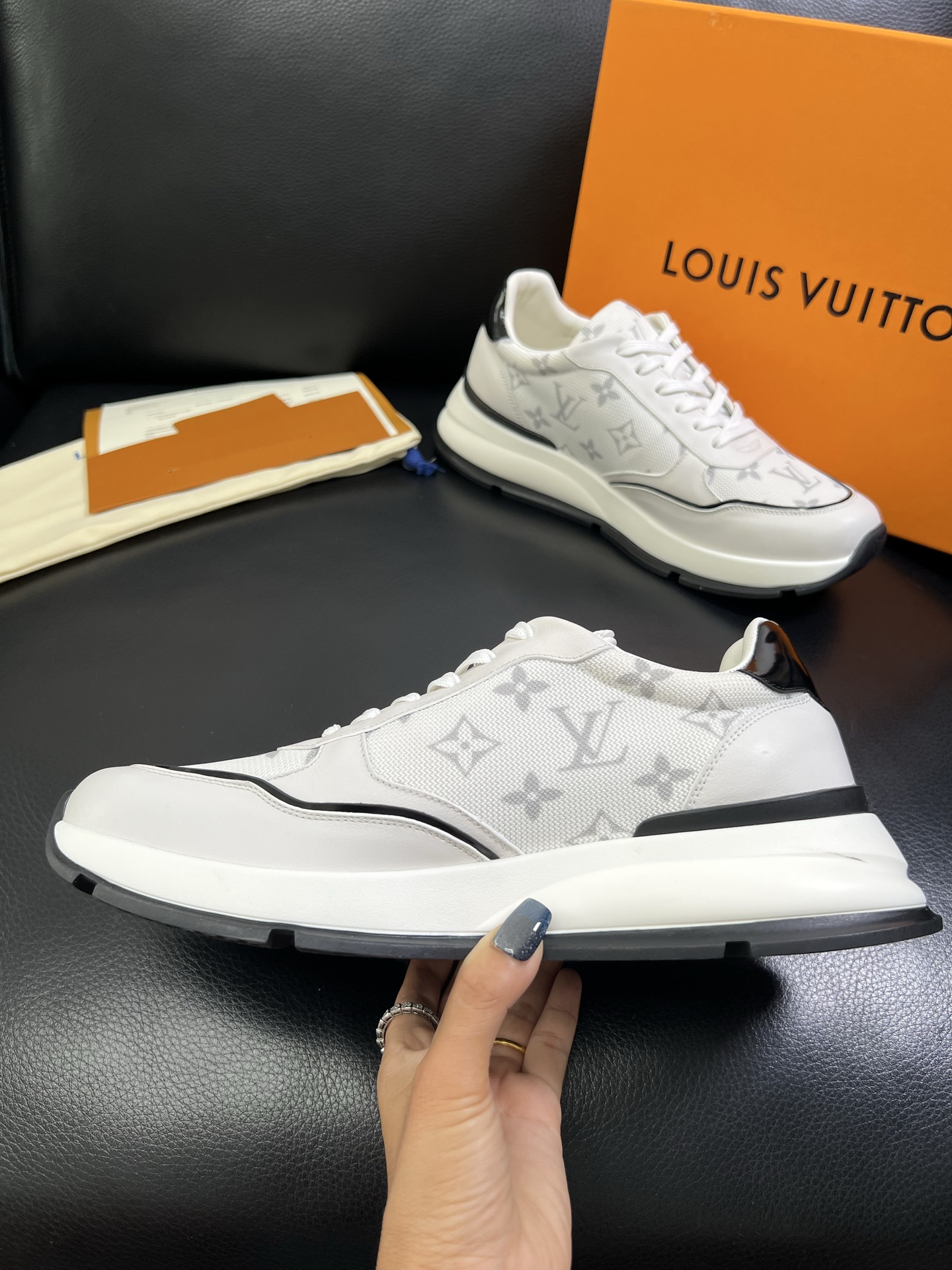 Lv 🔍顶级代购🇮🇹 路易威登，运动板鞋专柜同步，鞋面意大利进口，高品质拼接缤纷色彩复杂工艺品，进口网布