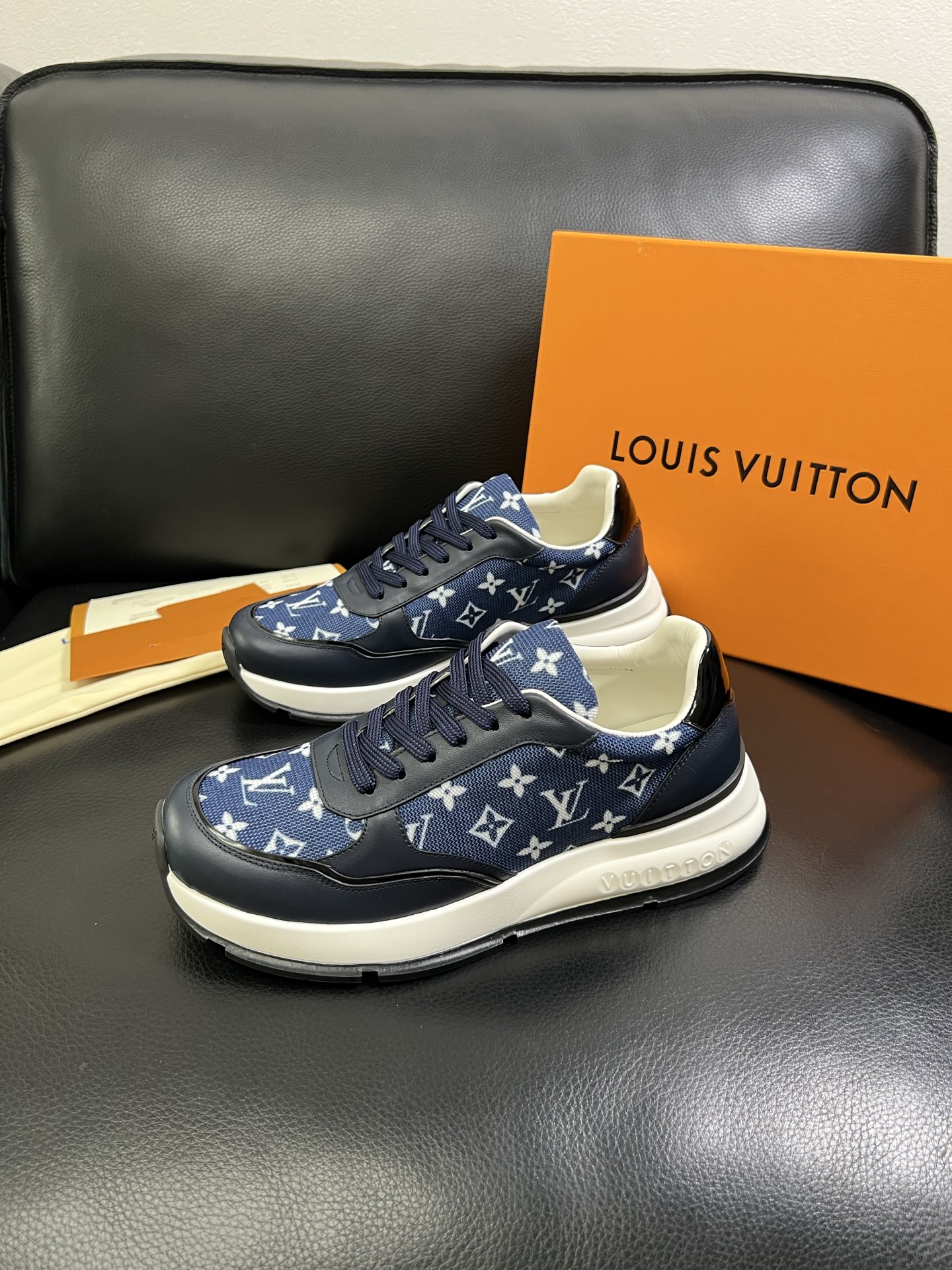 Lv 🔍顶级代购🇮🇹 路易威登，运动板鞋专柜同步，鞋面意大利进口，高品质拼接缤纷色彩复杂工艺品，进口网布