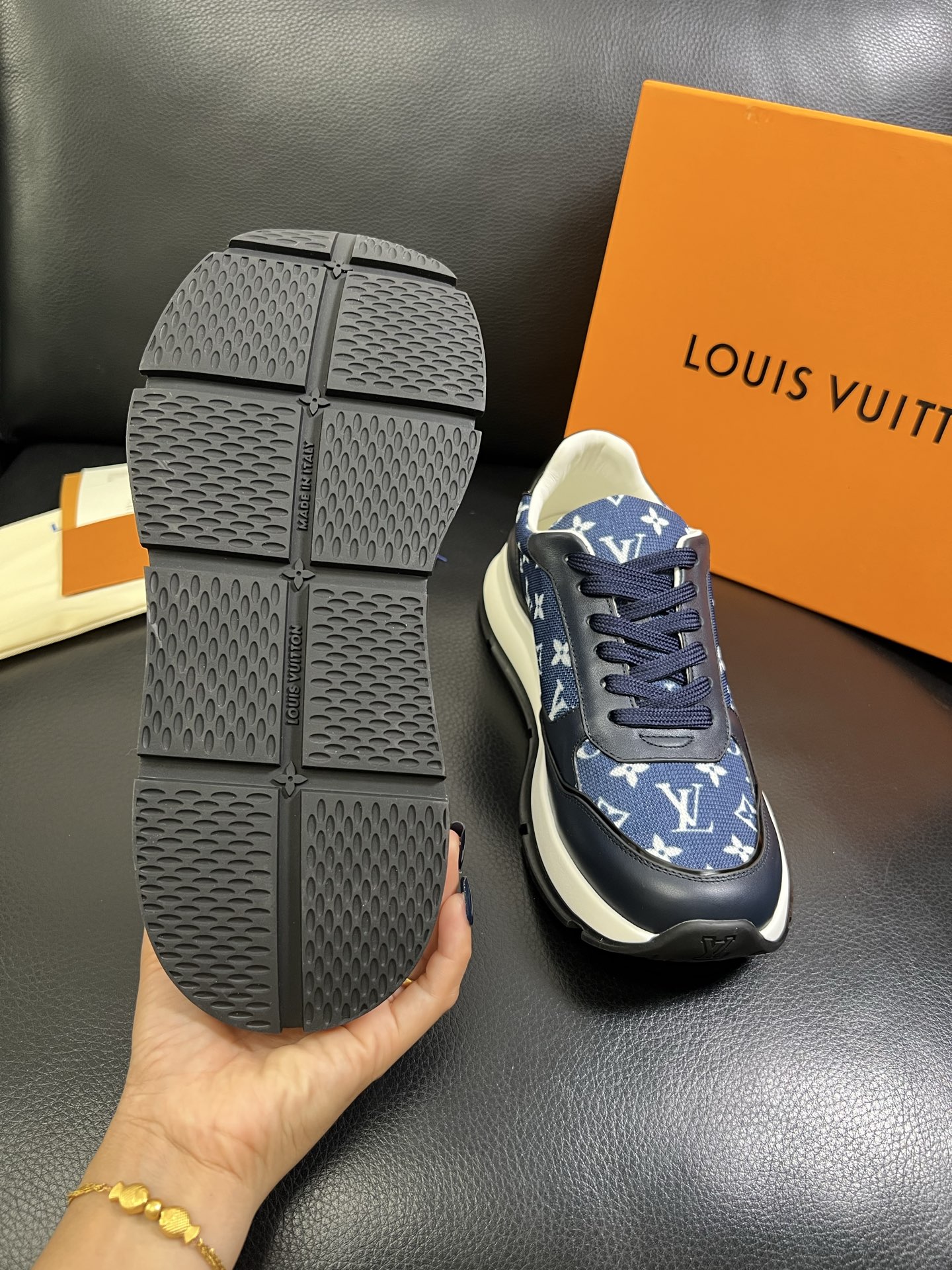 Lv 🔍顶级代购🇮🇹 路易威登，运动板鞋专柜同步，鞋面意大利进口，高品质拼接缤纷色彩复杂工艺品，进口网布