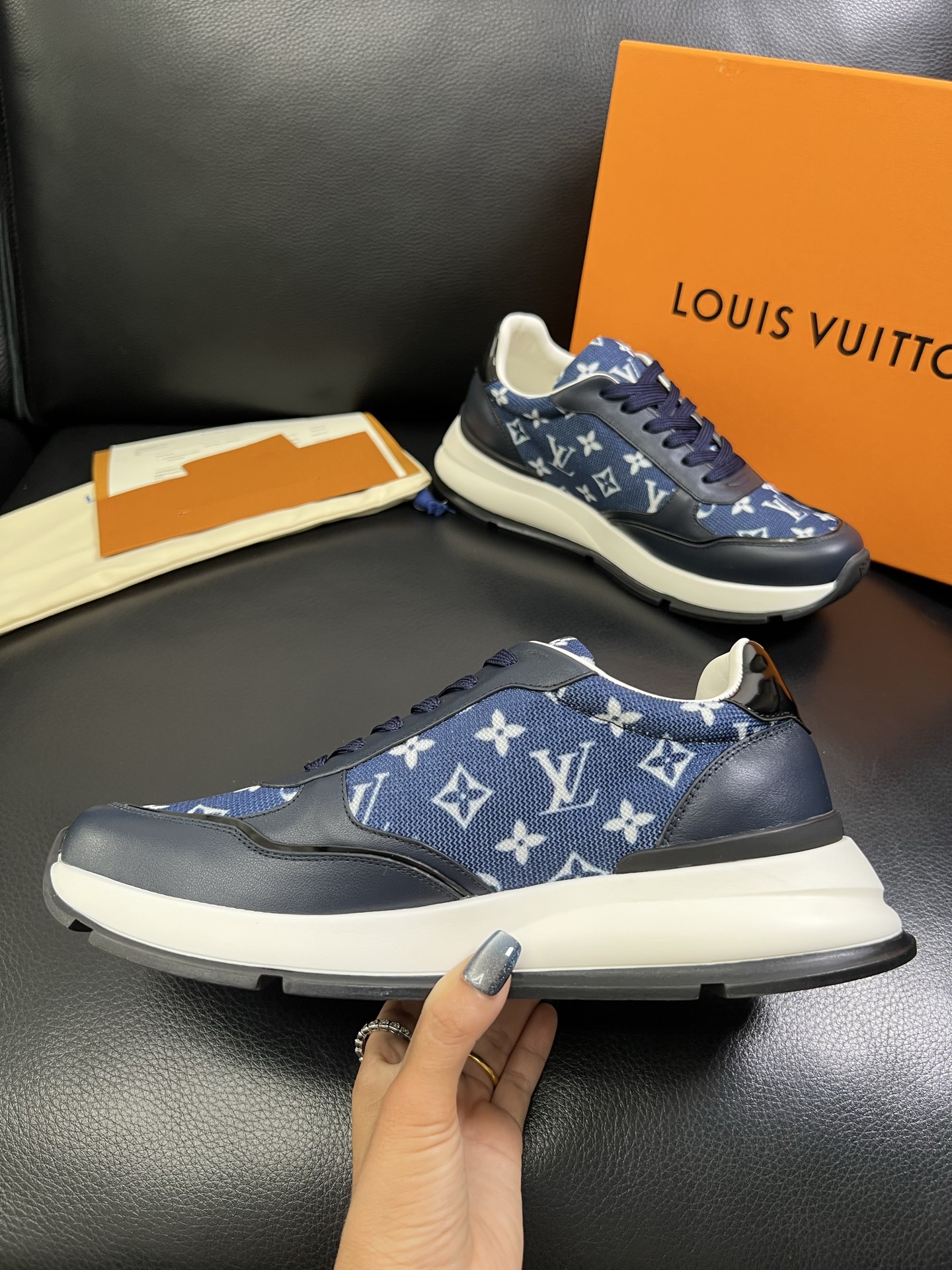 Lv 🔍顶级代购🇮🇹 路易威登，运动板鞋专柜同步，鞋面意大利进口，高品质拼接缤纷色彩复杂工艺品，进口网布