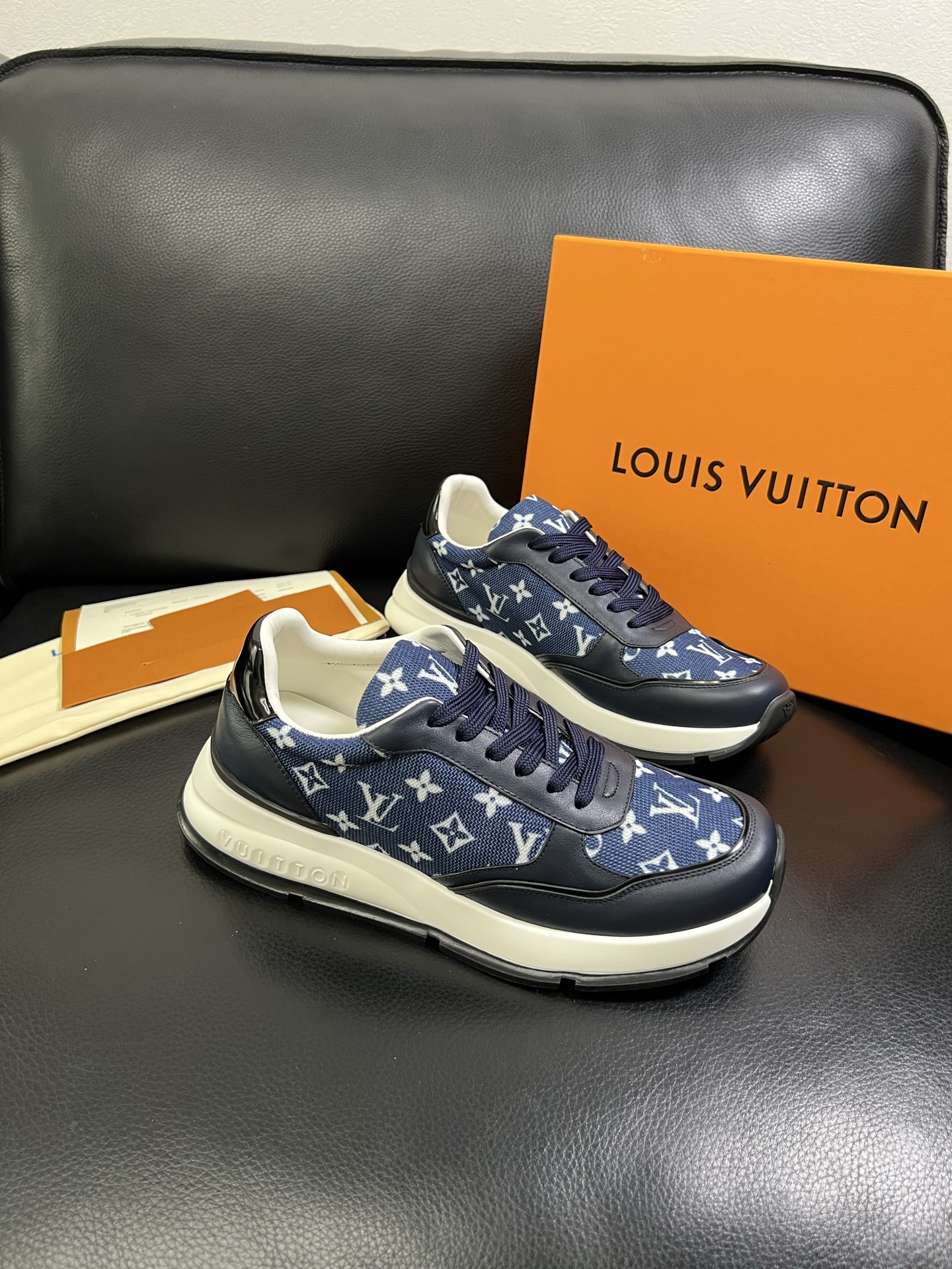 Lv 🔍顶级代购🇮🇹 路易威登，运动板鞋专柜同步，鞋面意大利进口，高品质拼接缤纷色彩复杂工艺品，进口网布