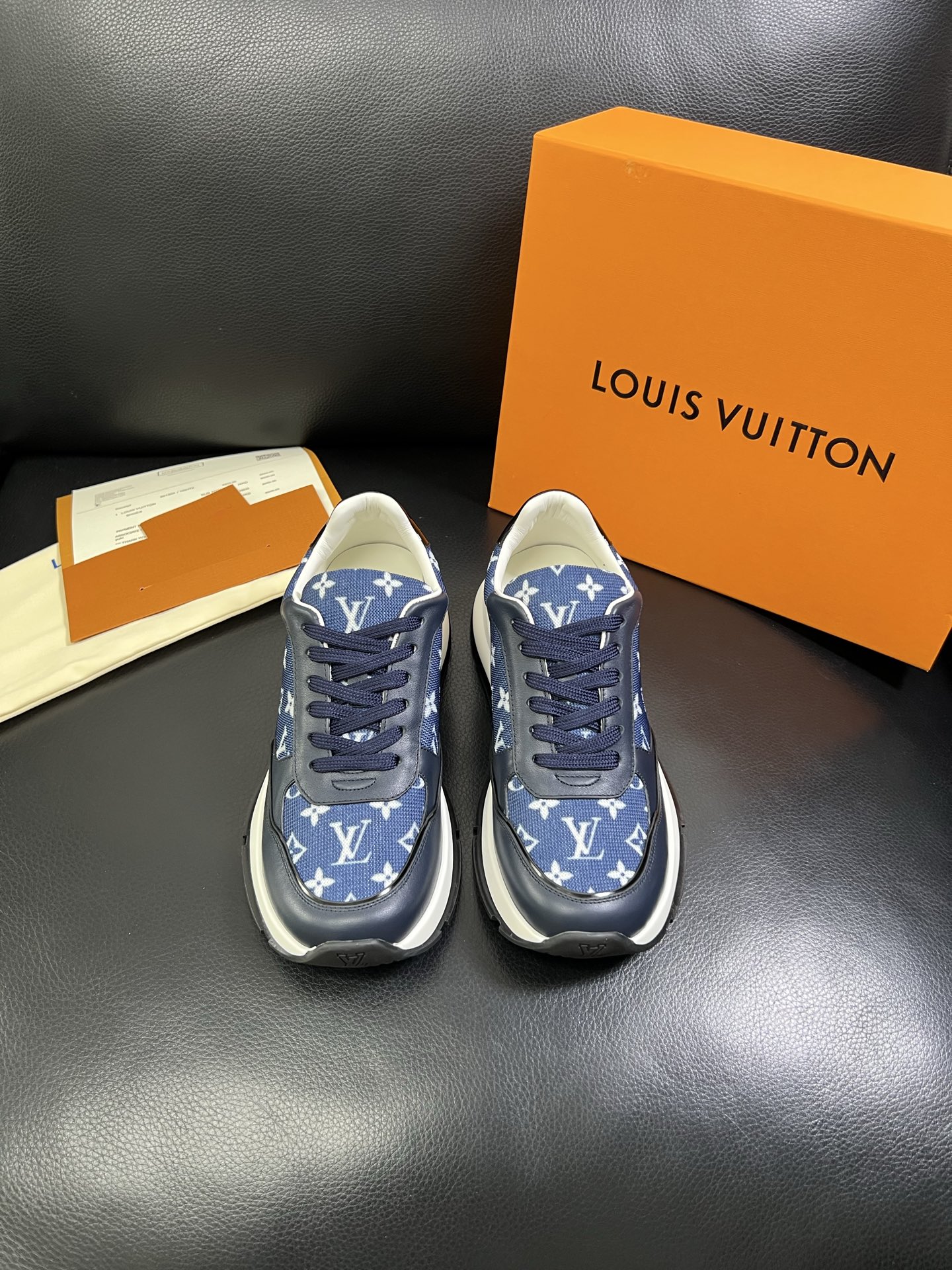 Lv 🔍顶级代购🇮🇹 路易威登，运动板鞋专柜同步，鞋面意大利进口，高品质拼接缤纷色彩复杂工艺品，进口网布