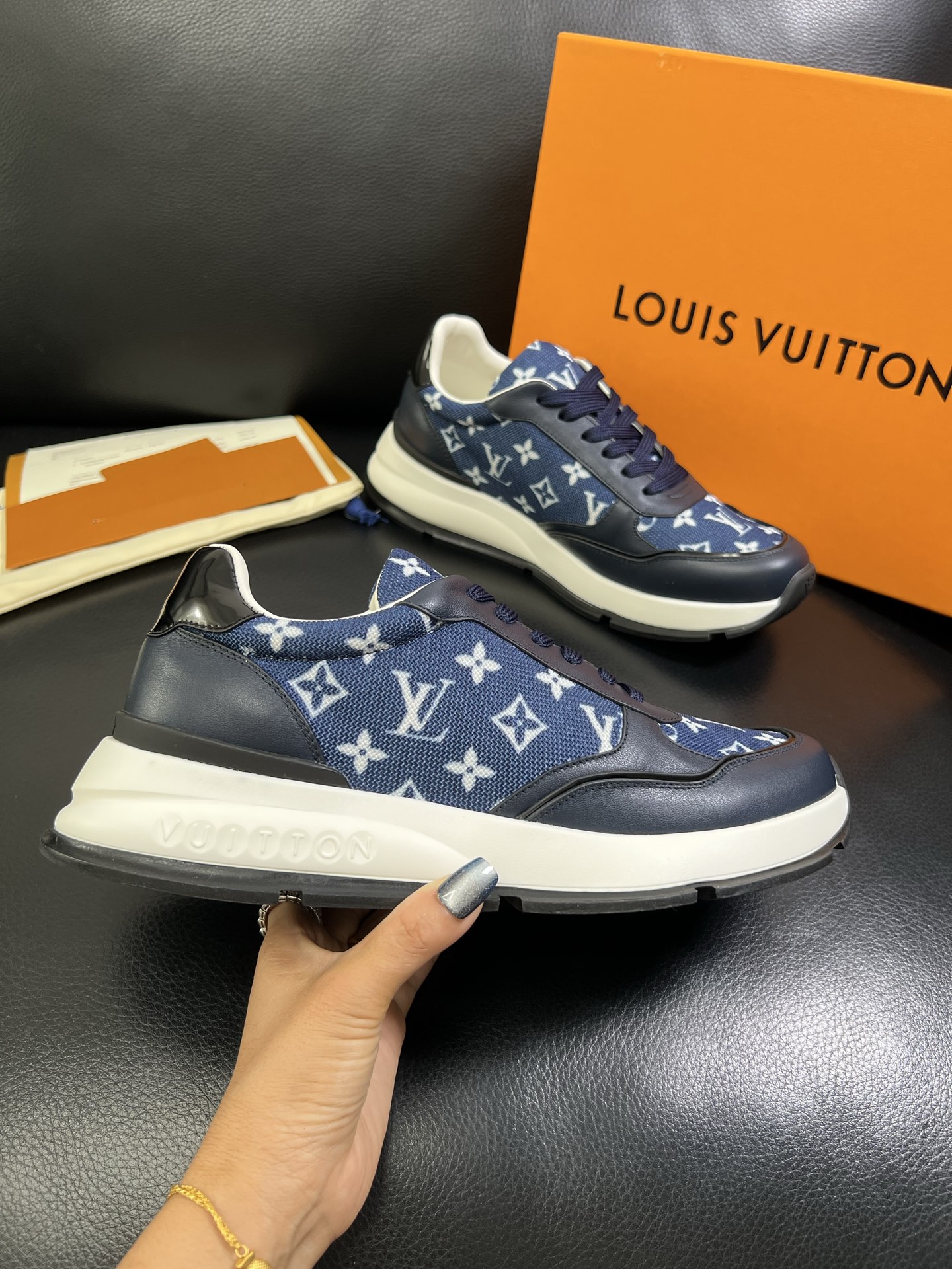 Lv 🔍顶级代购🇮🇹 路易威登，运动板鞋专柜同步，鞋面意大利进口，高品质拼接缤纷色彩复杂工艺品，进口网布